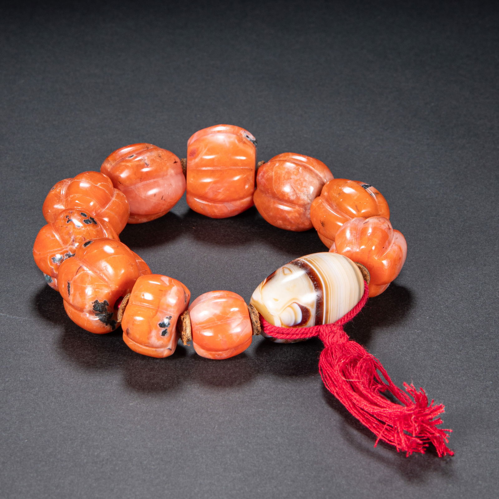 A 10th-century agate necklace (1 of 5)
