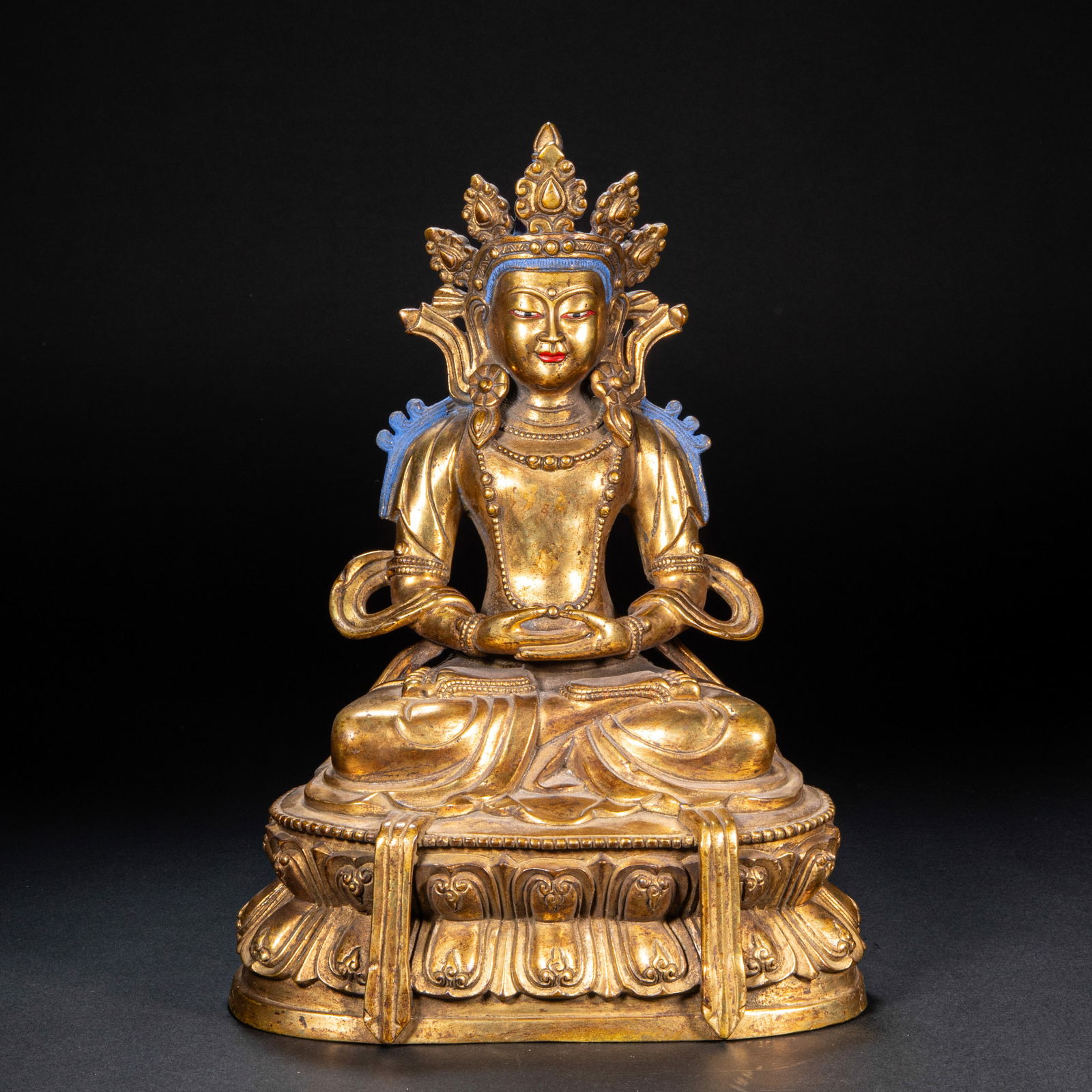 A 17th-century gilded copper Buddha statue: Height:55cm, width:38cm