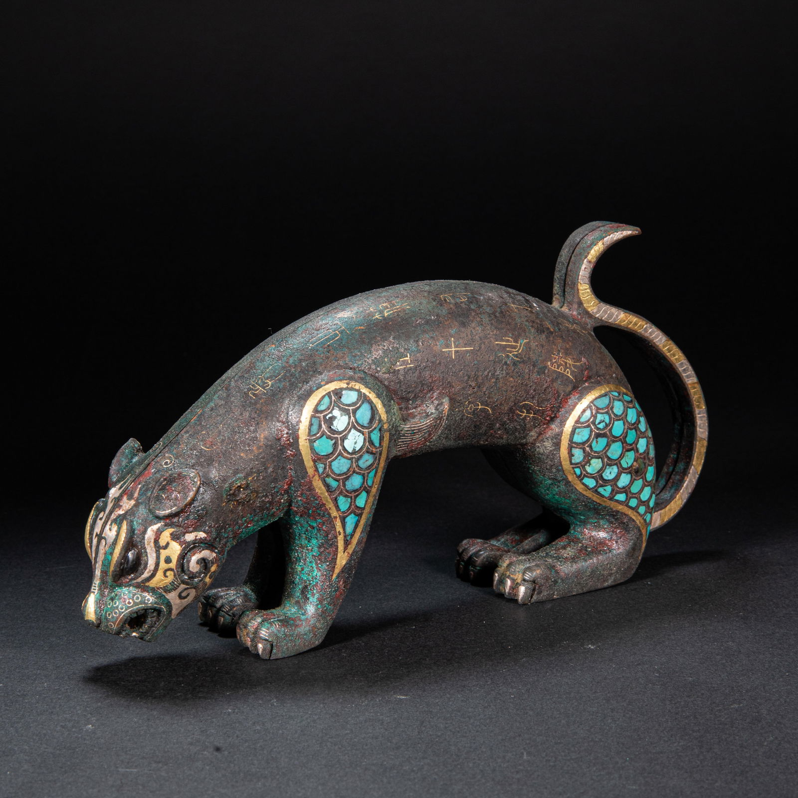 Bronze tiger talisman inlaid with gold from the 3rd century (1 of 10)