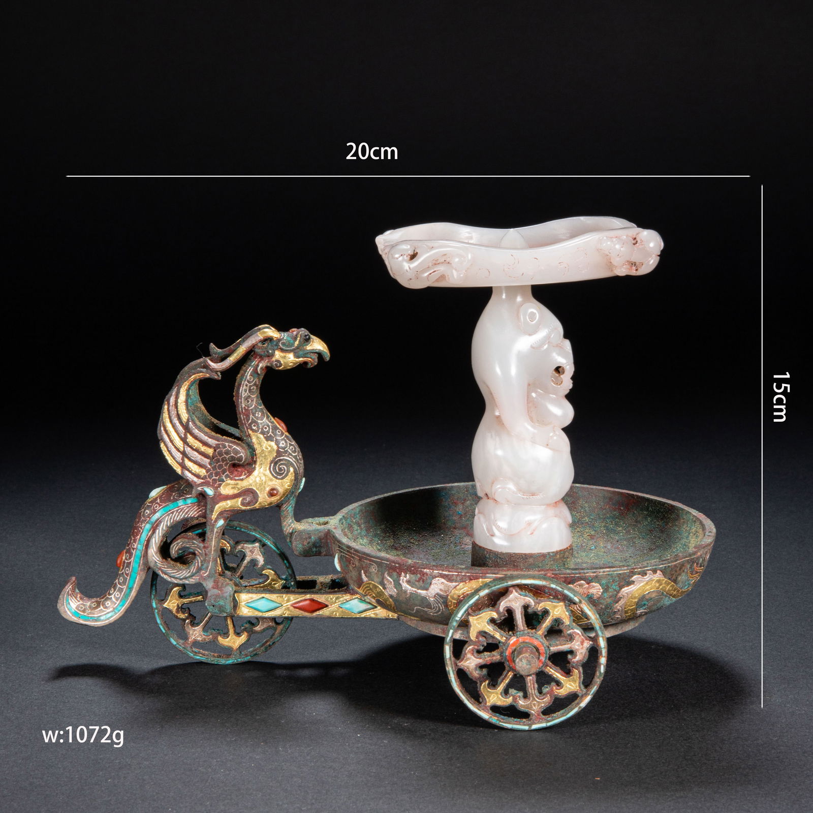 A candlestick inlaid with gold and jade from Hetian in the 3rd century: Height:15cm, width:20cm