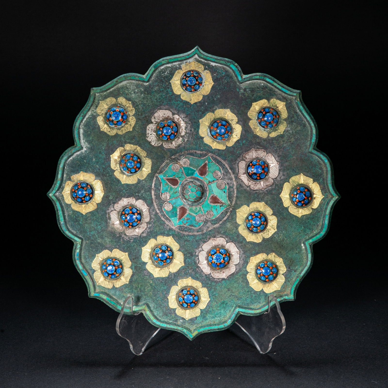 A copper mirror inlaid with gold from the 3rd century (1 of 8)