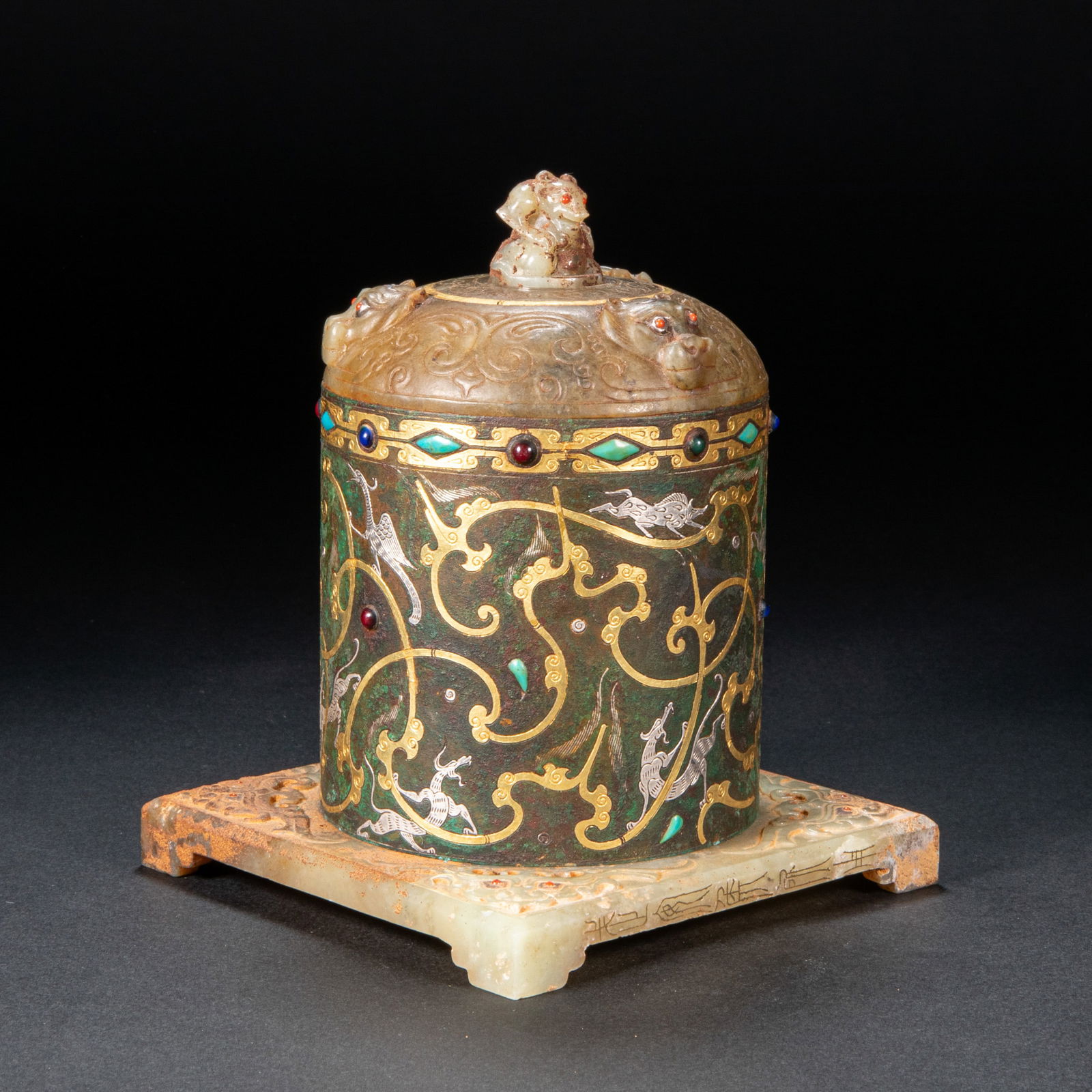 A 3th-century Hetian jade gilded covered jar (1 of 13)