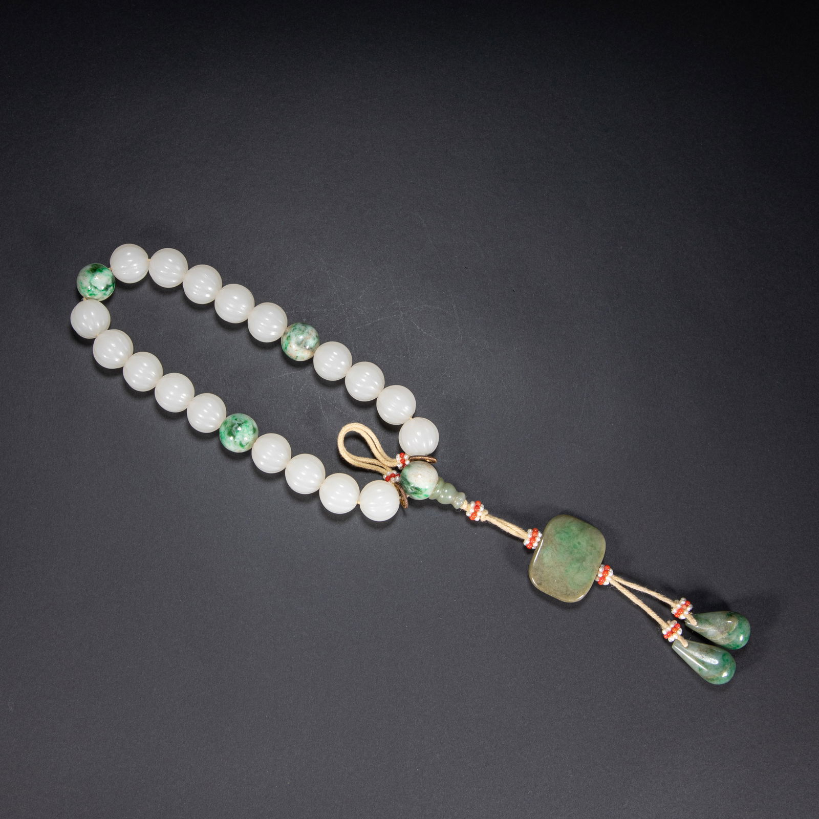 Hetian jade bracelet from the 18th century (1 of 5)