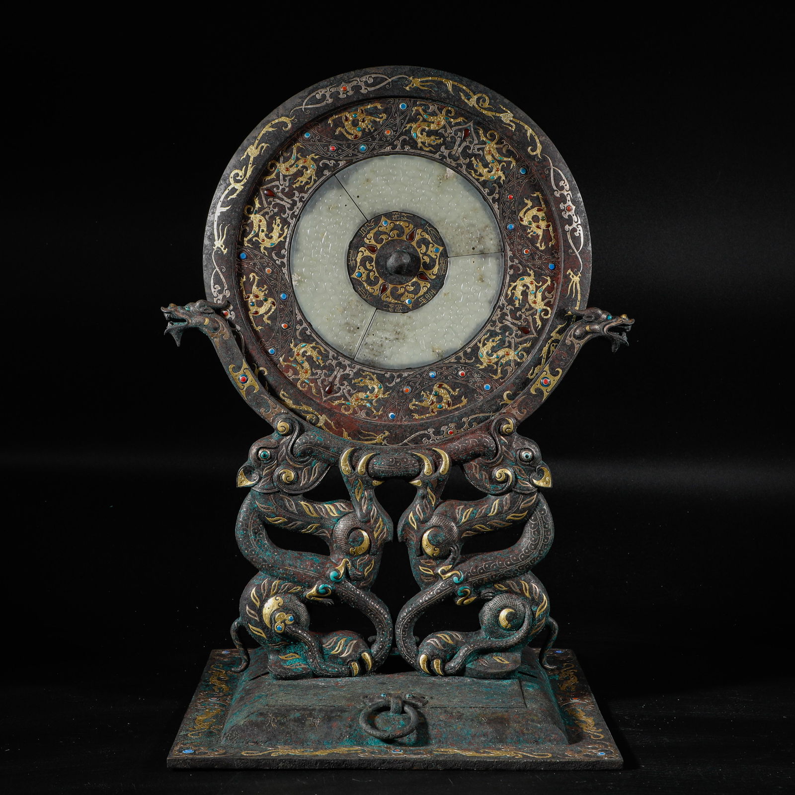 The screen is inlaid with gold and Hetian jade from the 3rd century (1 of 8)