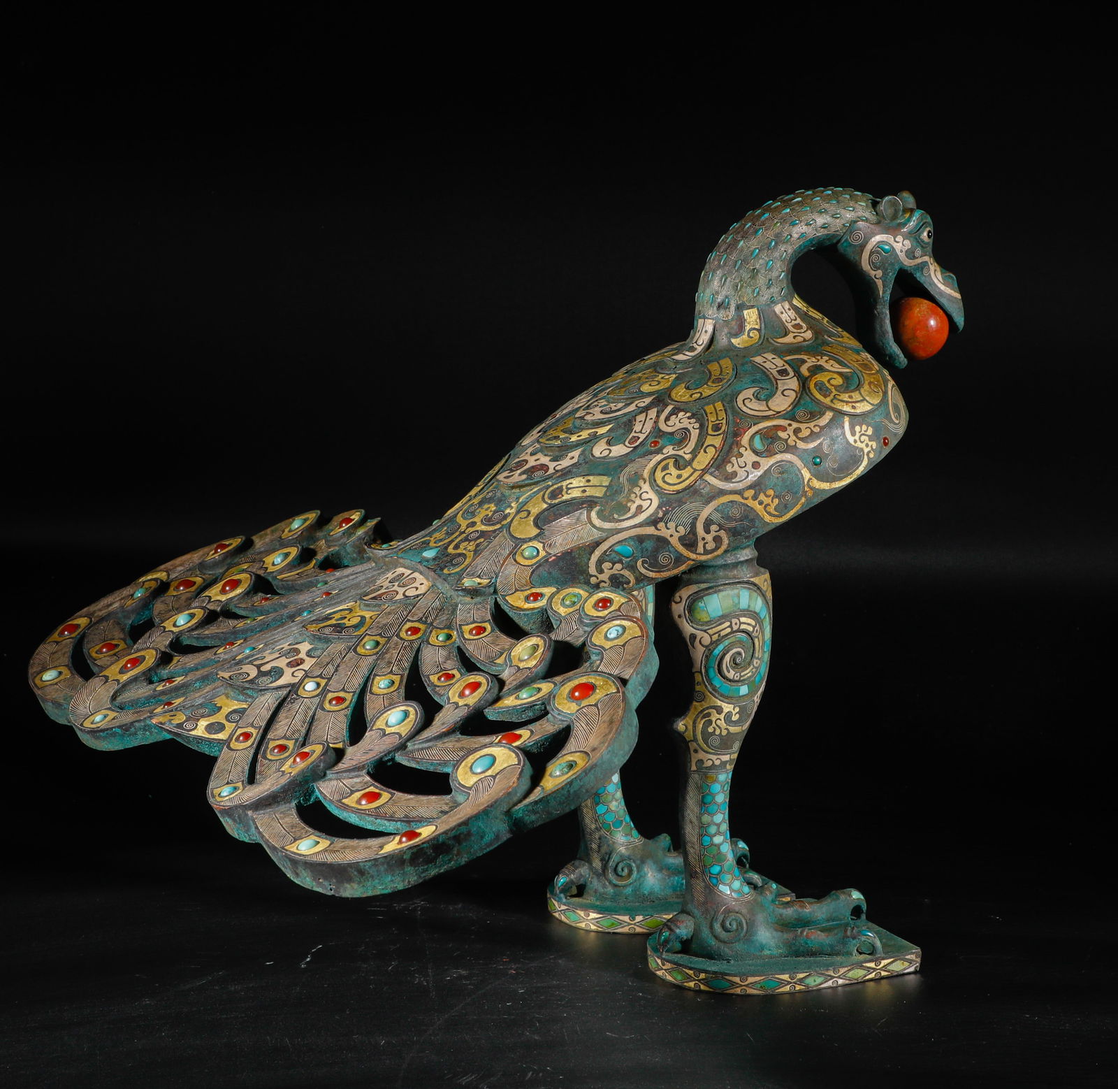 A bronze bird inlaid with gold from the 3rd century: Height?40cm, width:40cm