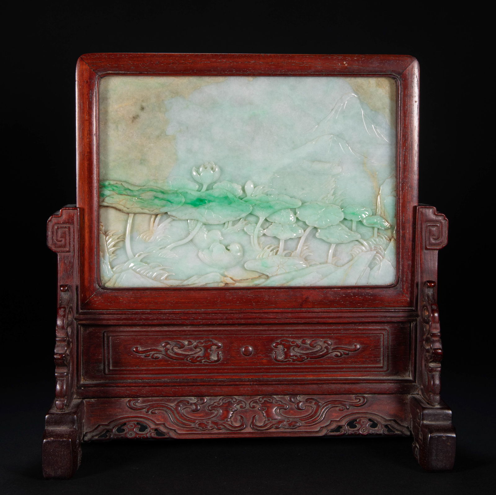 A 17th-century yellow rosewood screen inlaid with jade (1 of 9)