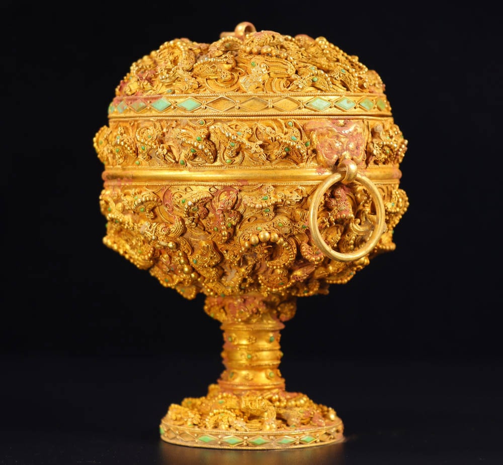 A 3th-century pearl gold incense burner (1 of 9)