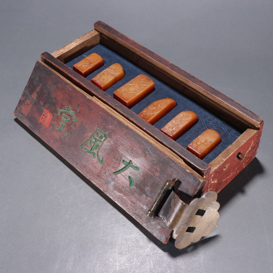 A set of 18th-century Tianhuang stone seals (1 of 5)