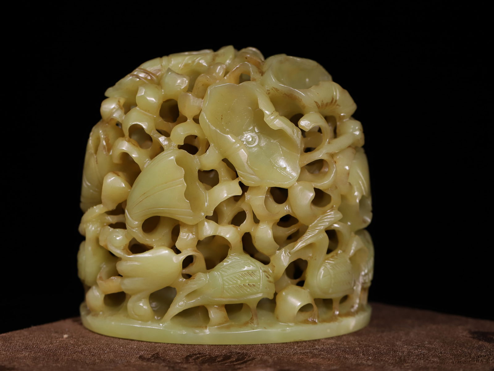 A 10th-century Hetian jade furnace top (1 of 9)