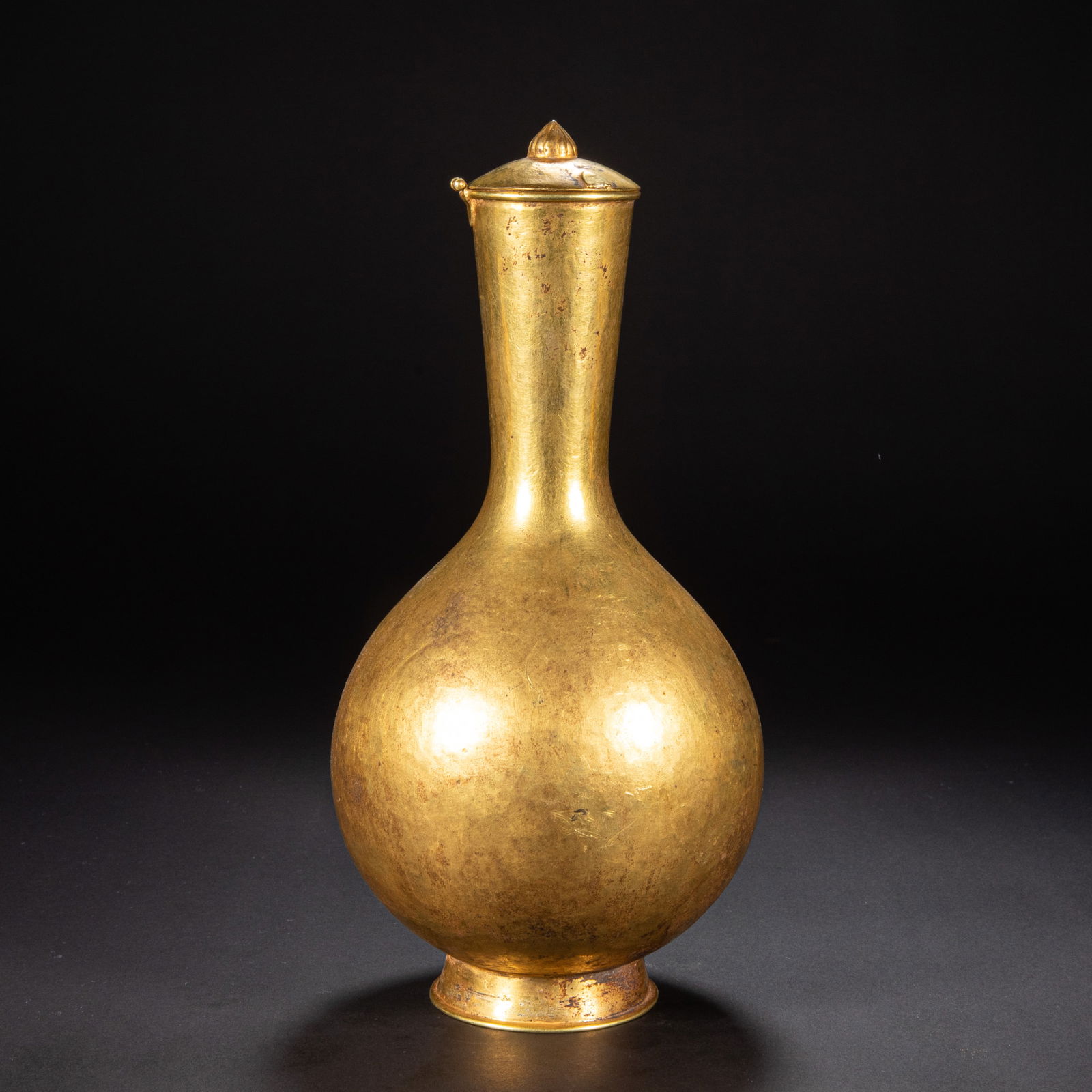 An 8th-century gold bottle (1 of 7)