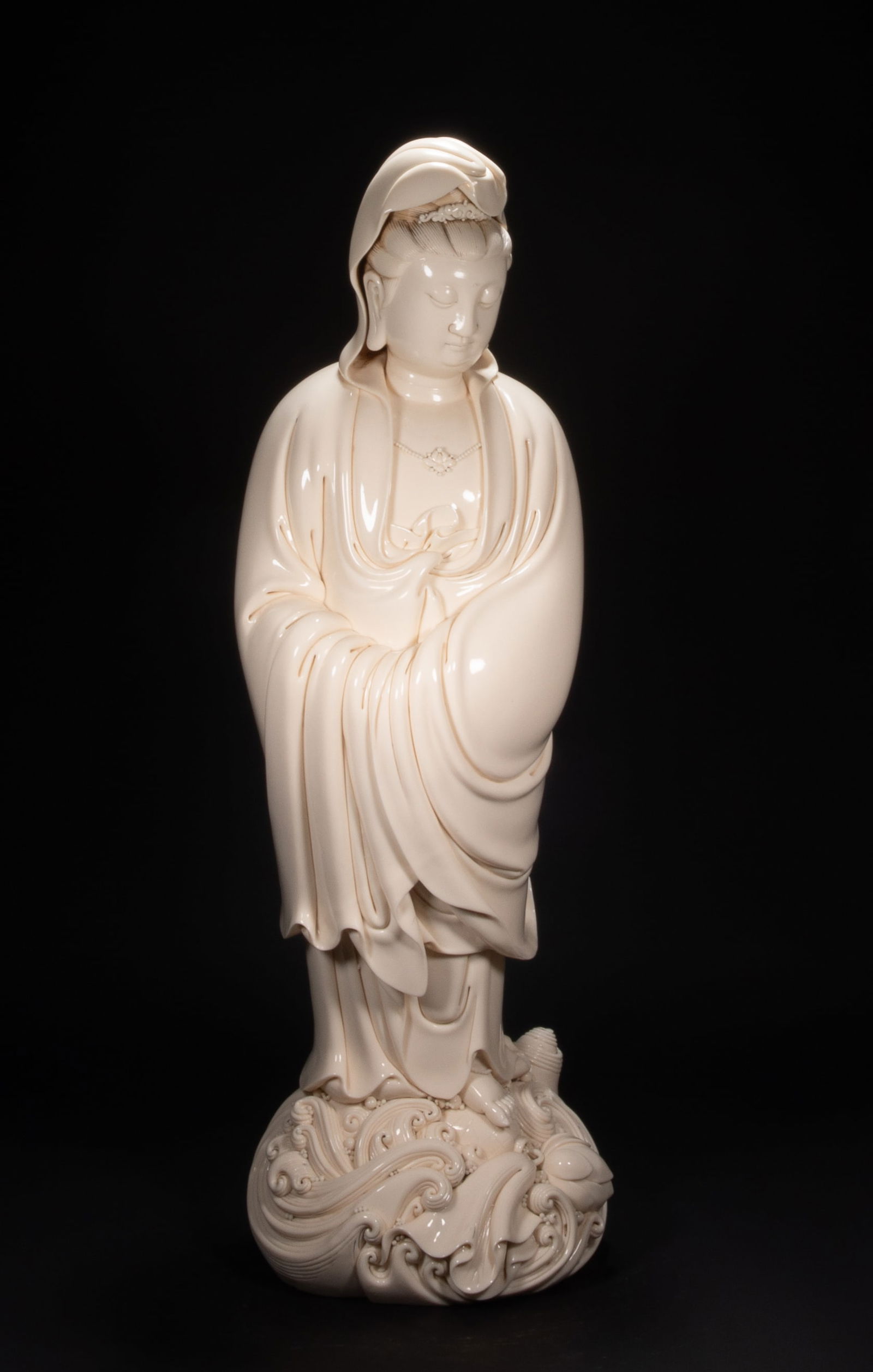 16th-century Dehua porcelain Guanyin: Height?60cm, width:25cm