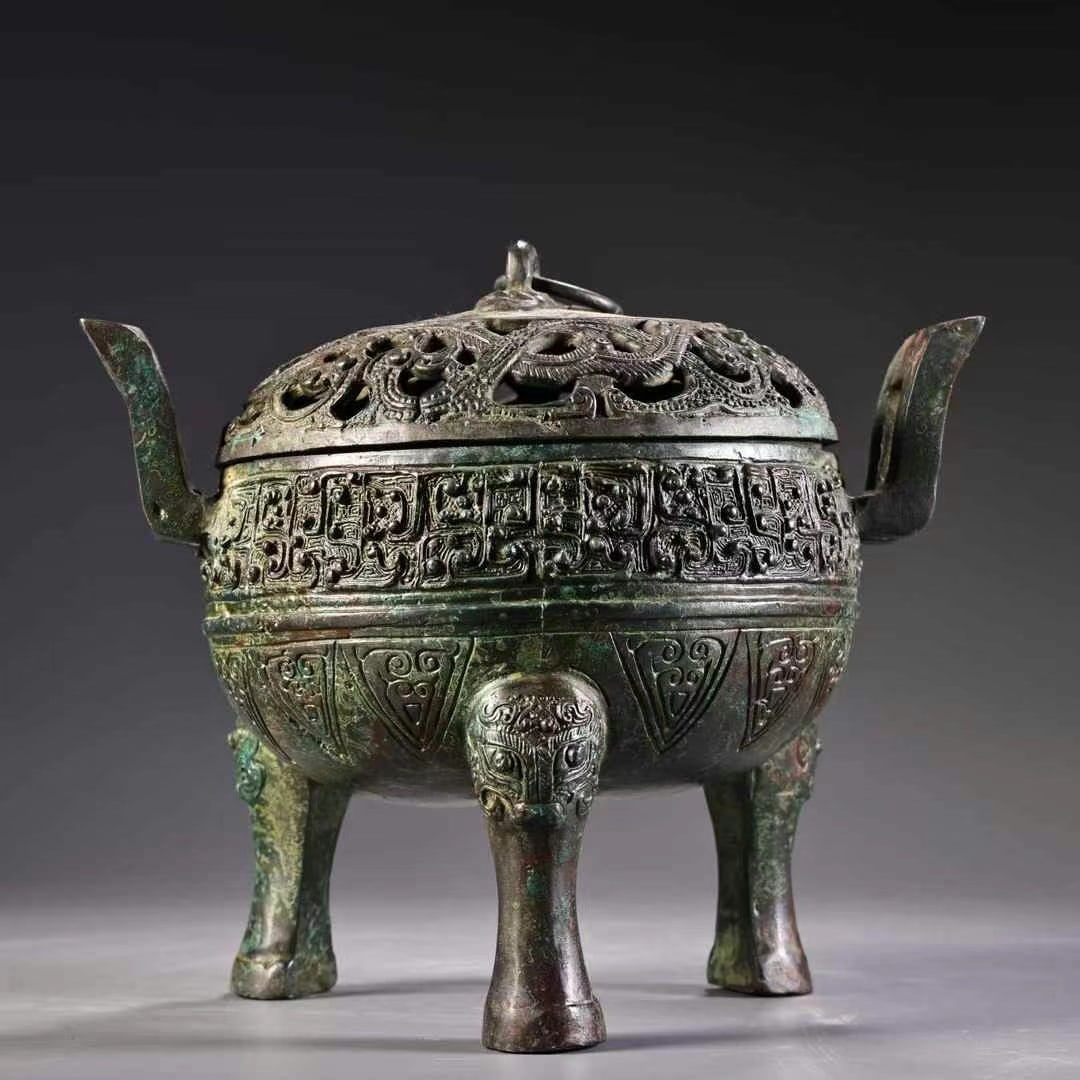 Bronze incense burner from the 3rd century (1 of 9)