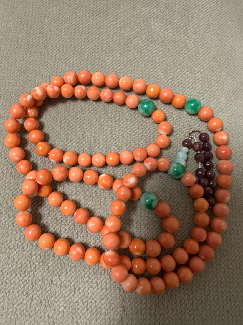 Coral 108 Prayer Beads from the 18th century: Diameter: 0.9cm Weight:95g