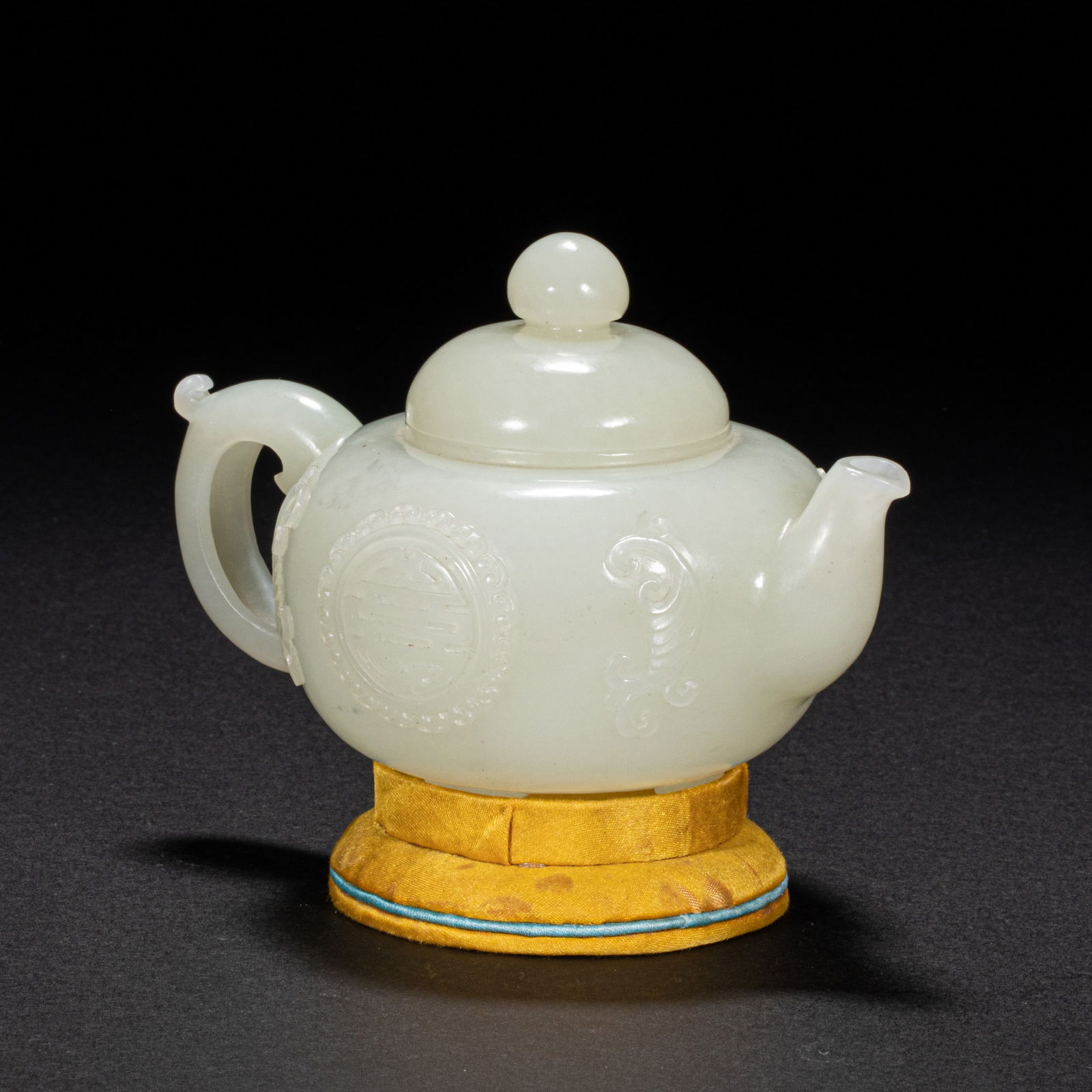 18th-century jade pot (1 of 10)