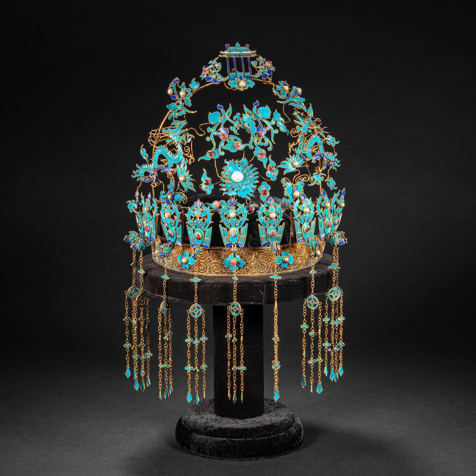 The emerald phoenix crown in the 18th century: Height?36cm, width?24cm