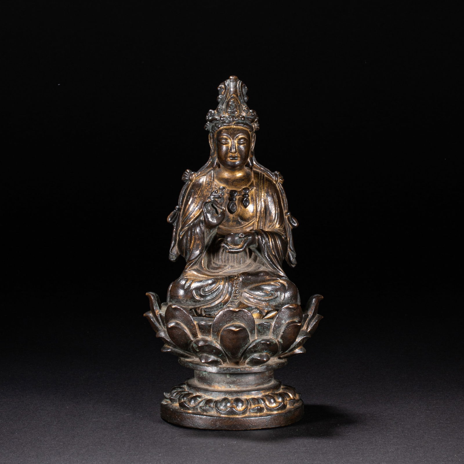 A 10th-century gilded copper Buddha statue: Height?19.5cm, width?10cm