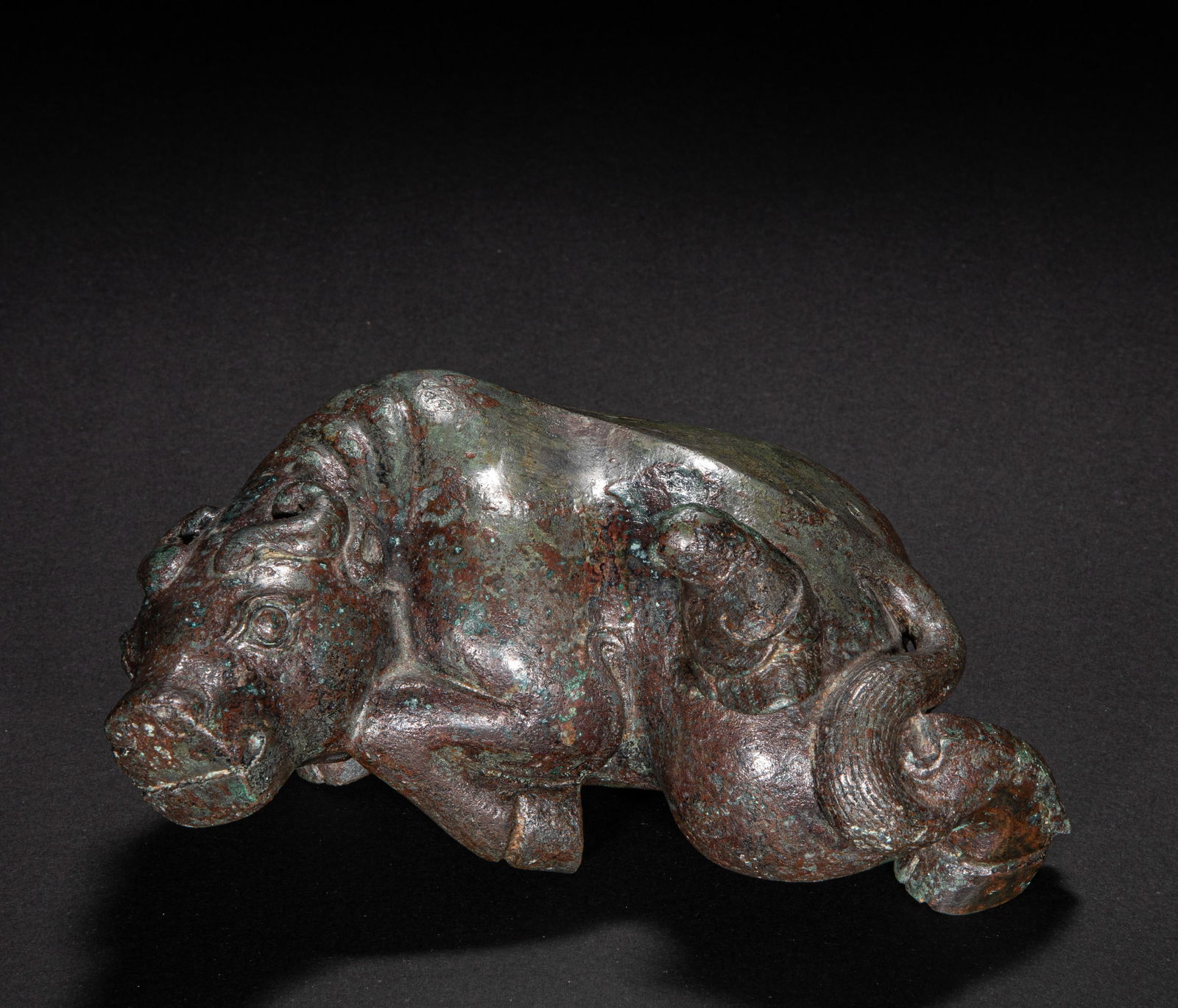 Bronze ox from the 3rd century (1 of 7)