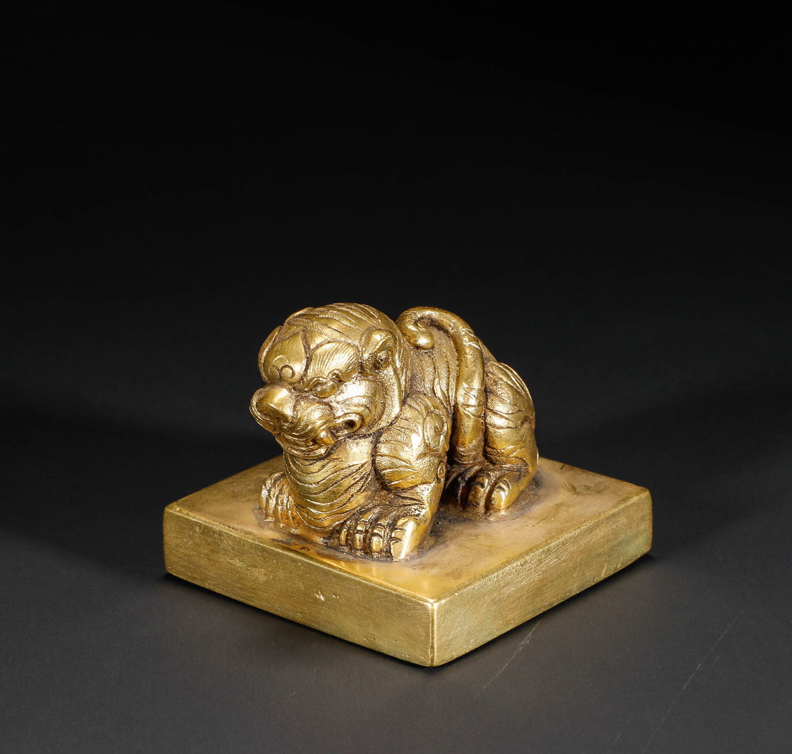 A 6th-century gold seal (1 of 5)