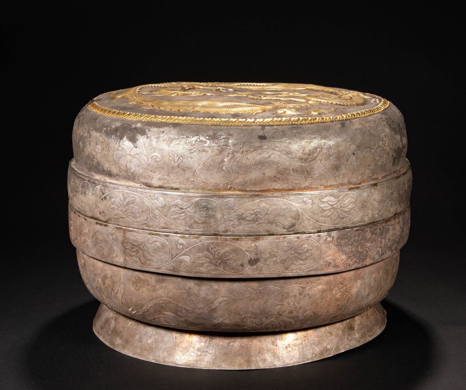 A 10th-century silver-gilded lid box (1 of 11)