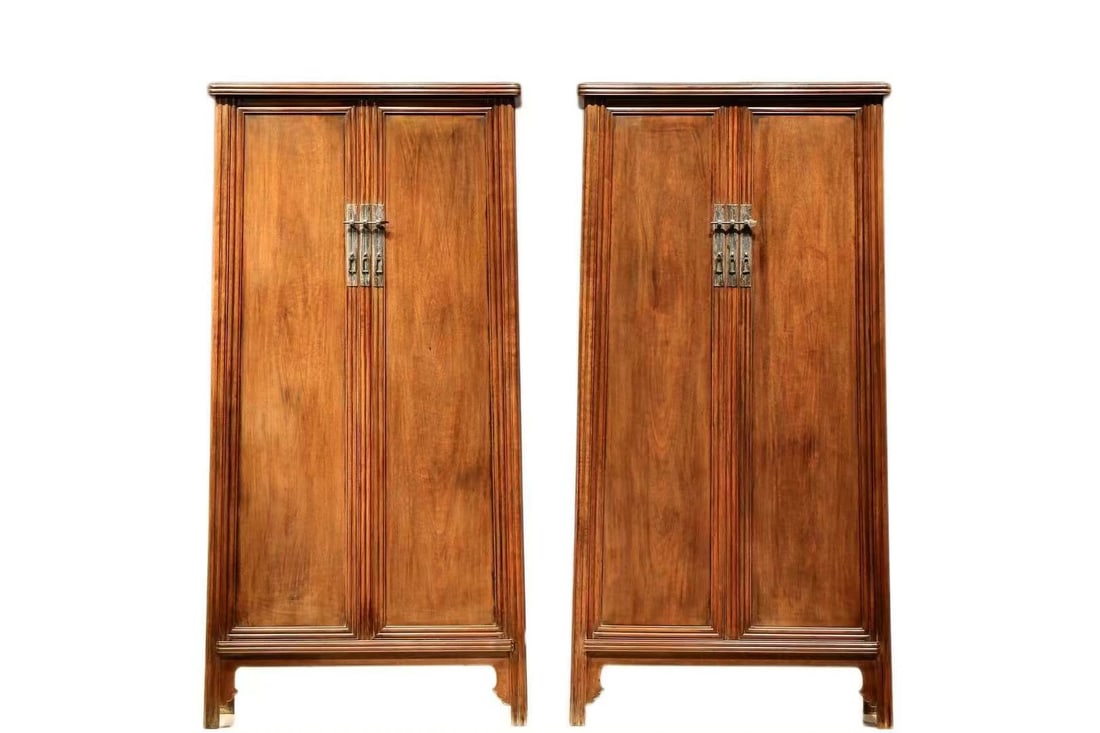 A pair of 15th-century rosewood bookcases (1 of 8)
