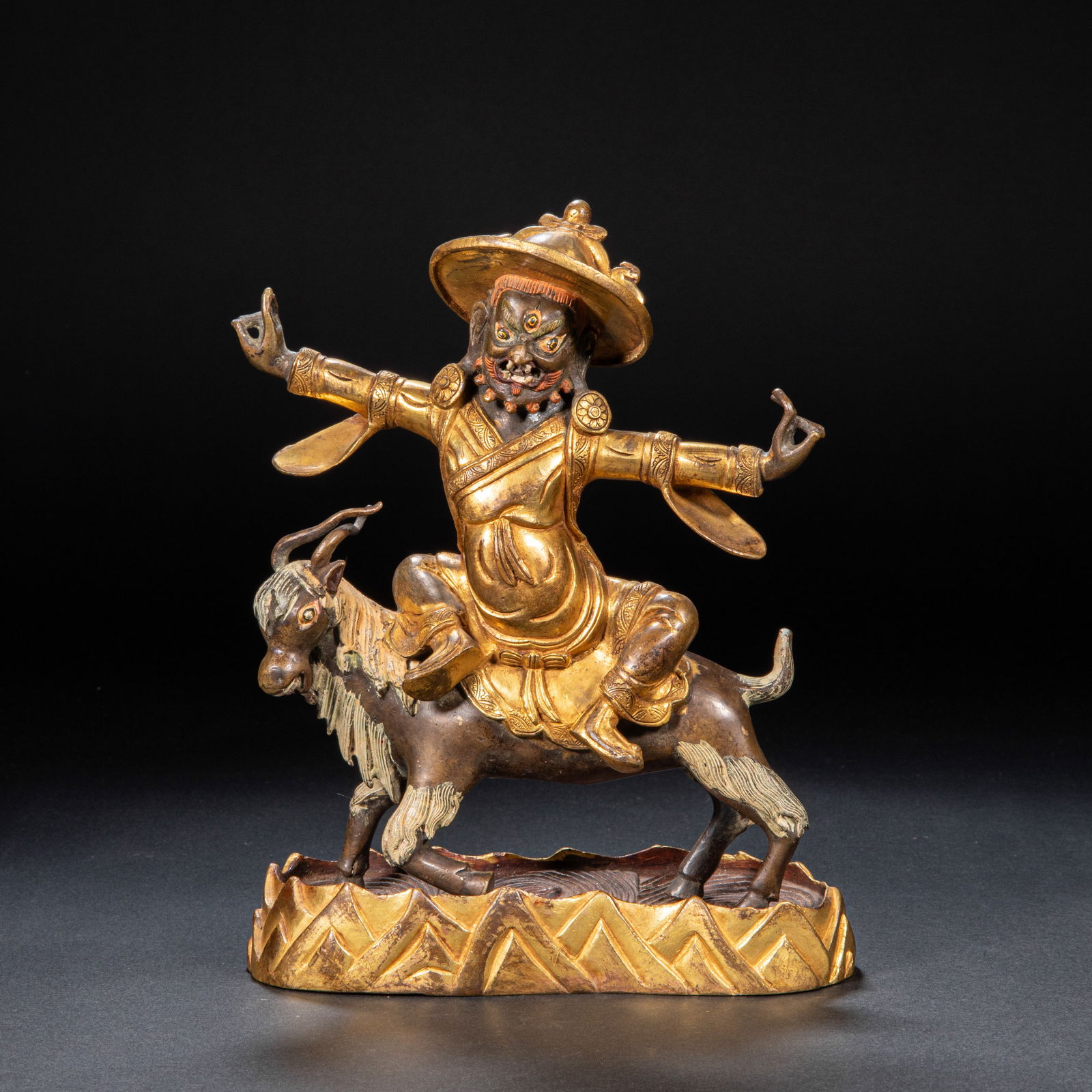 Gilded copper Buddha statue from the 18th century: Height?47cm, width?34cm