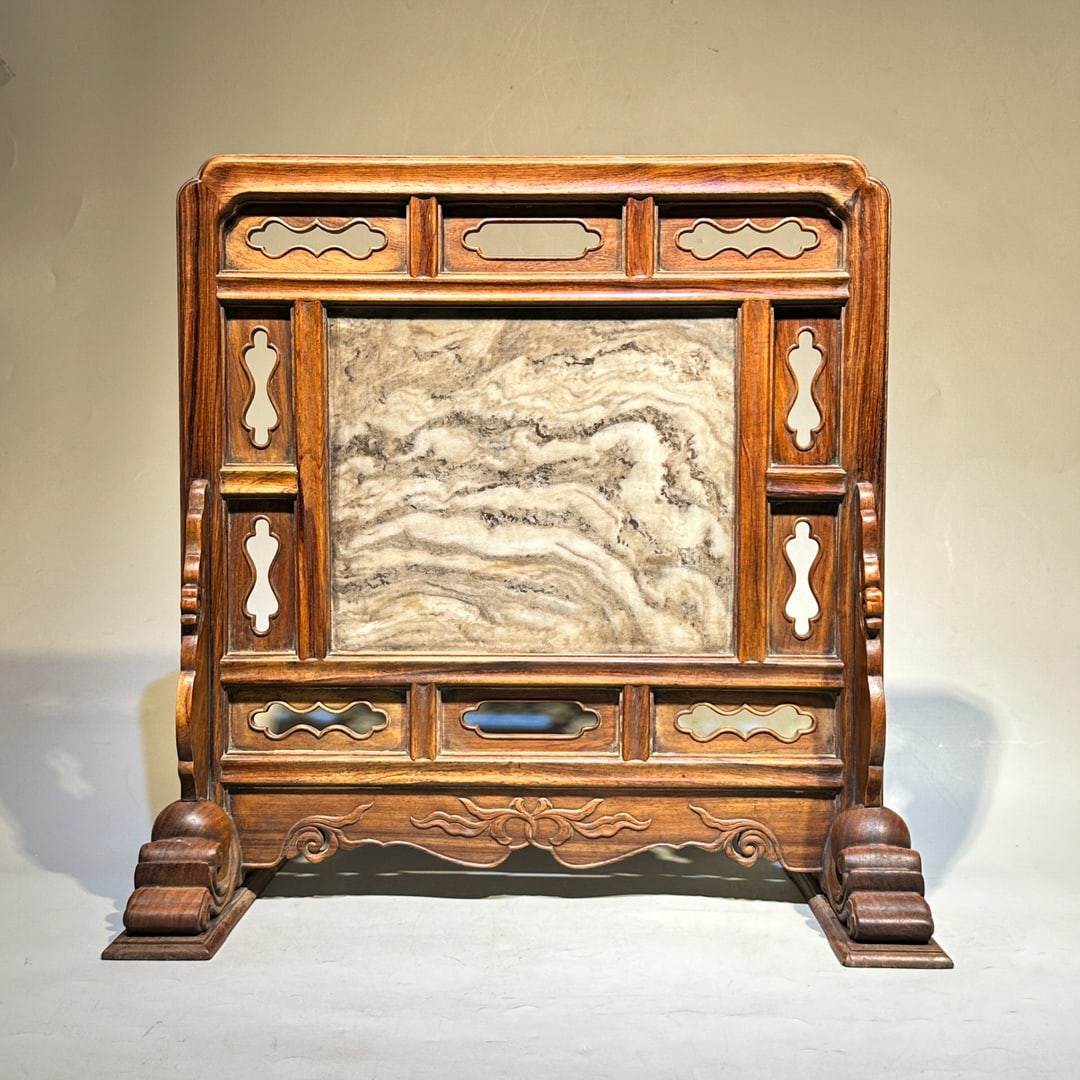 A yellow rosewood screen from the 18th century (1 of 6)