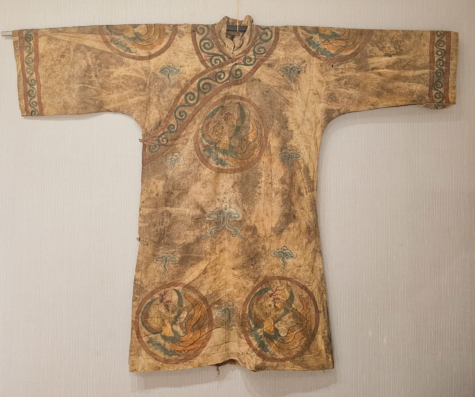 A 10th-century embroidered robe: Height?140cm, width?170cm