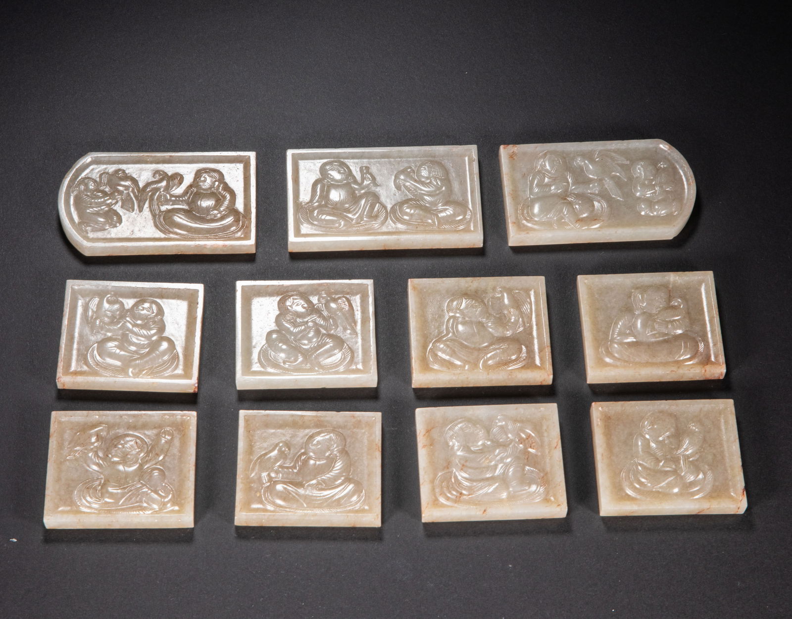 A jade belt from the 10th century: Height?7cm, width?4cm