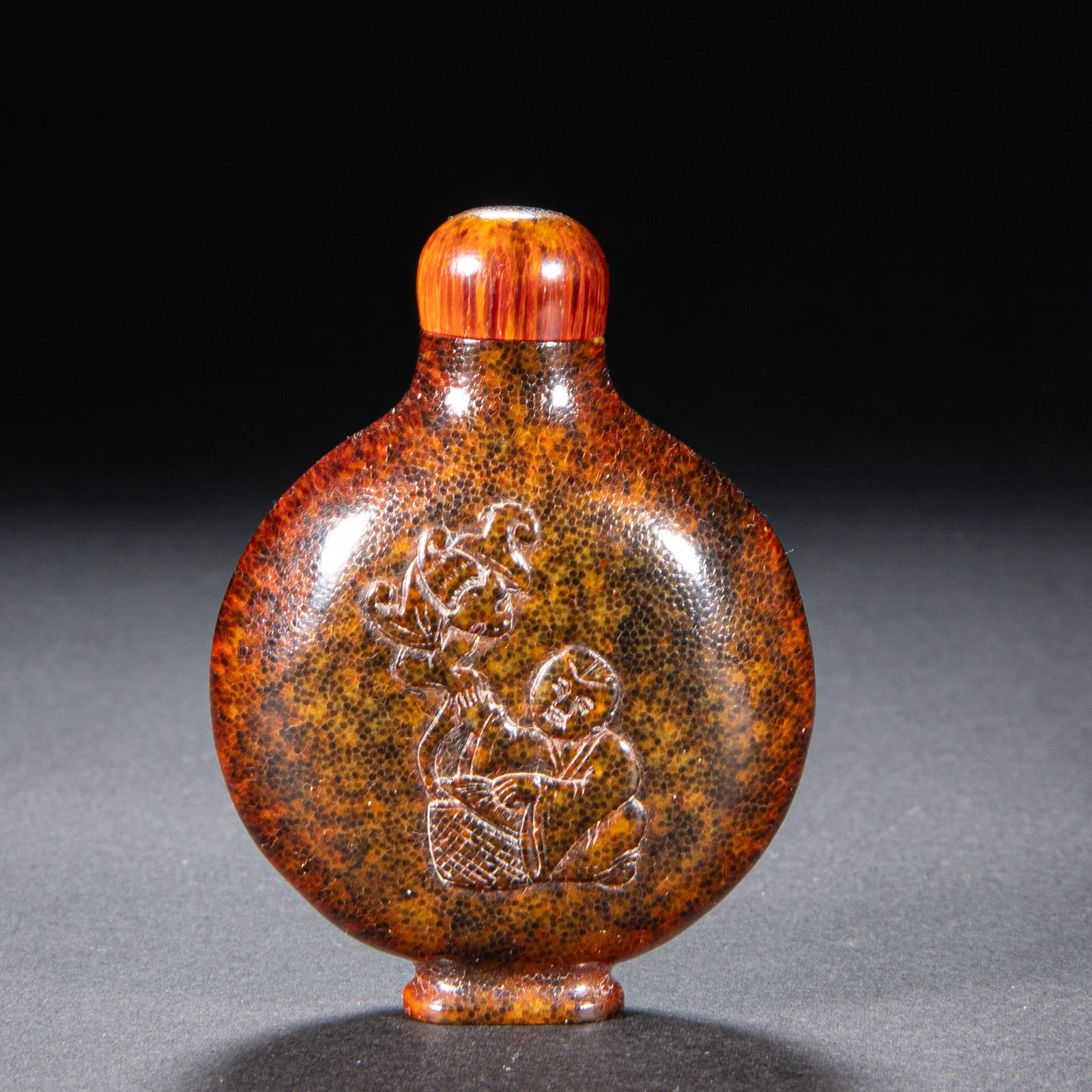 Bone snuff pot from the 18th century: Height?5cm, width?4cm