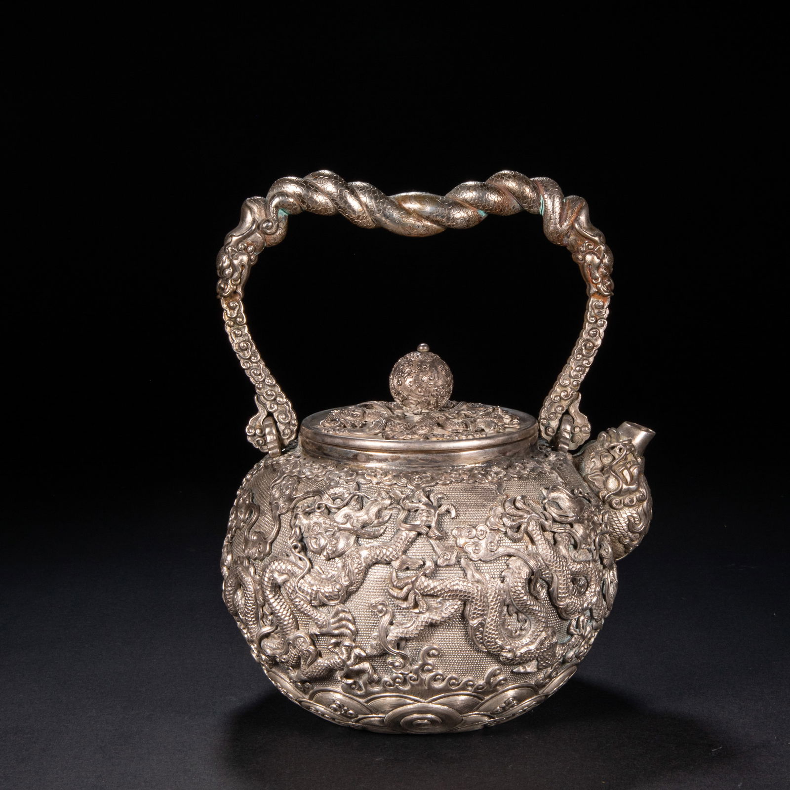 An 18th-century silver pot (1 of 12)