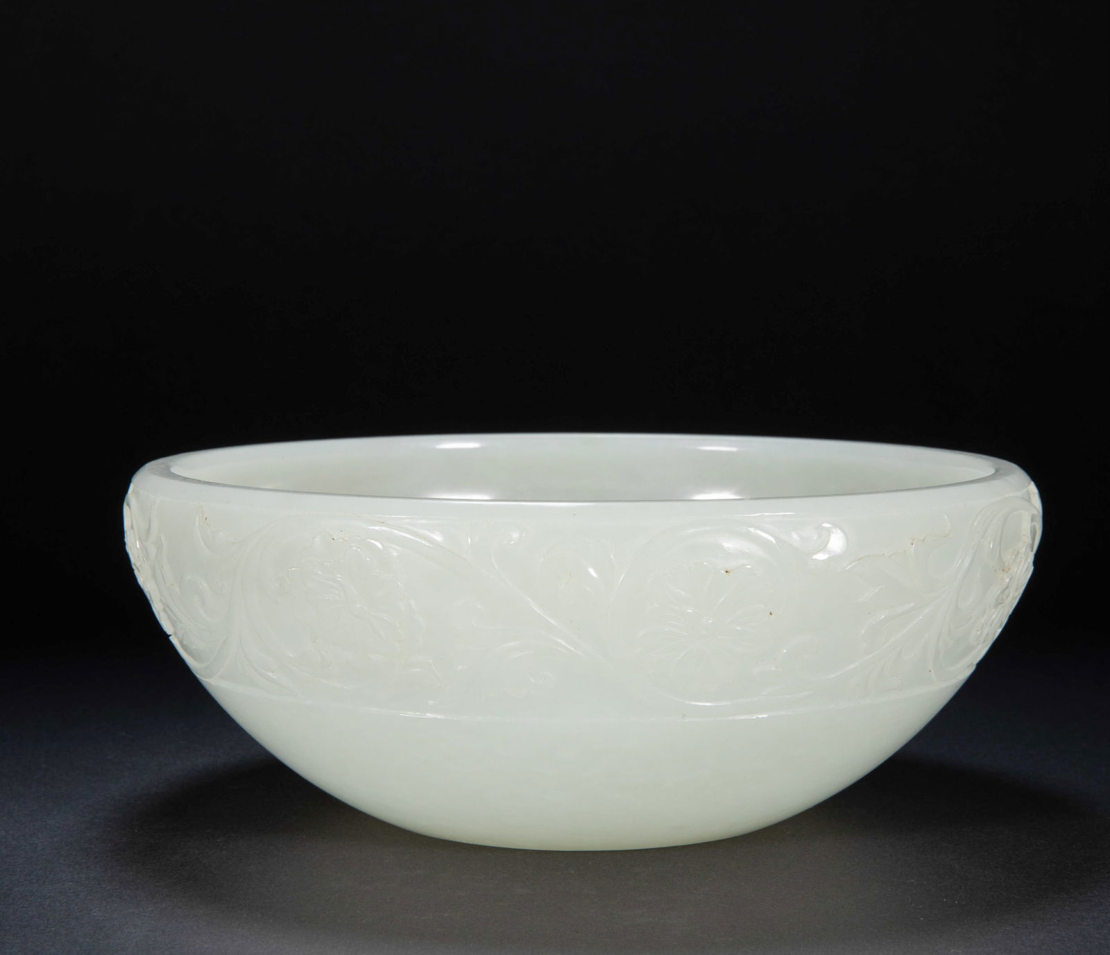 Jade bowl from the 18th century (1 of 5)