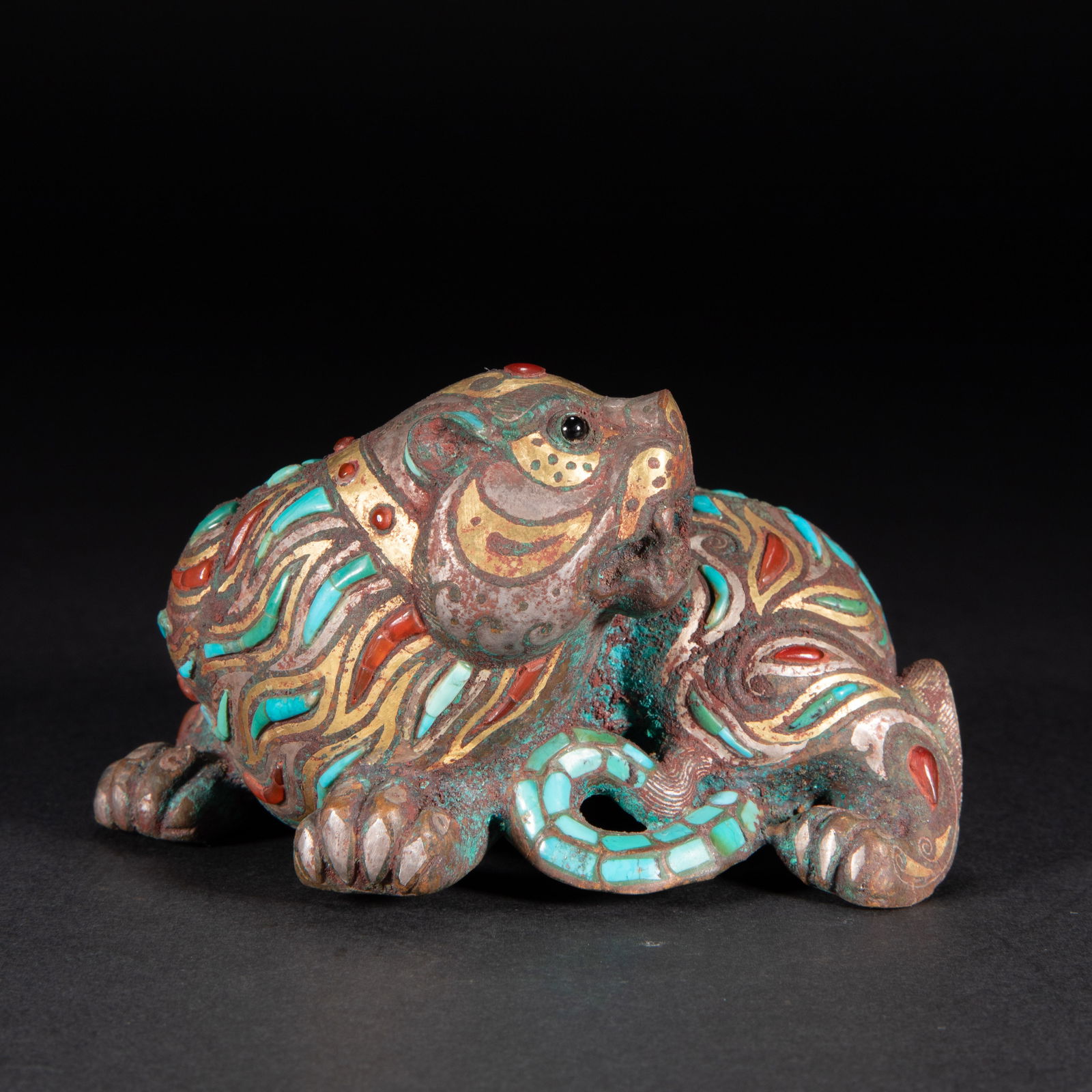 A gold-inlaid beast from the 3rd century: Height?7cm, width?14cm