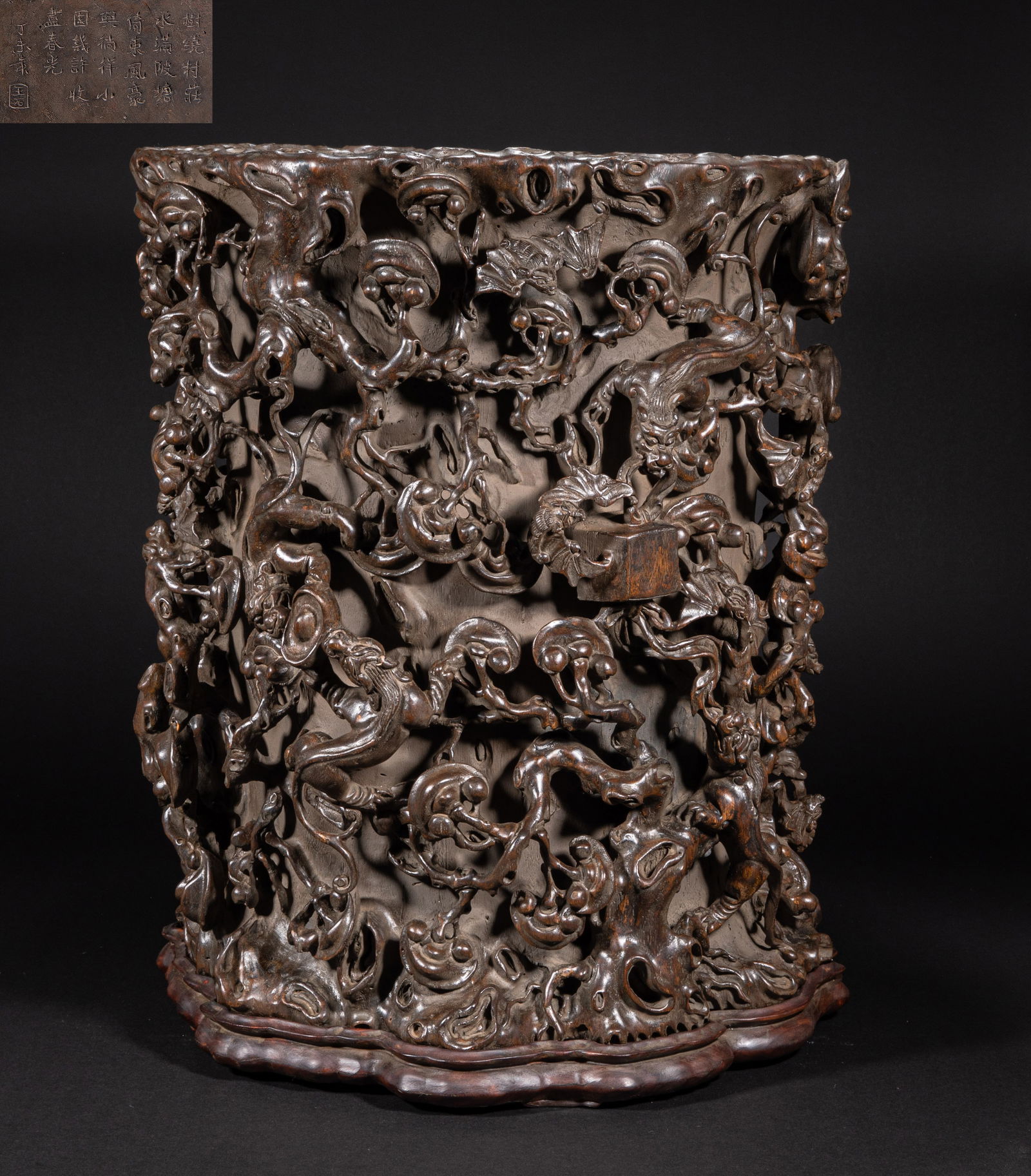 A 18th-century agarwood scroll jar: Height?50cm, width?40cm