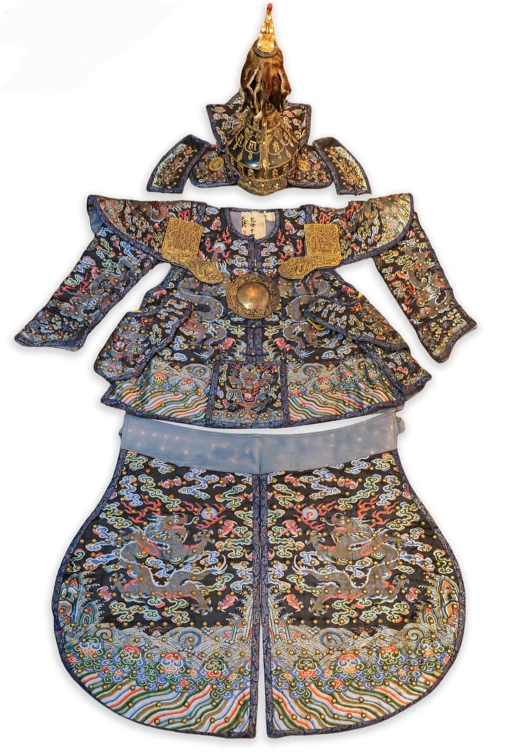 Dragon pattern armor from the 18th century (1 of 6)