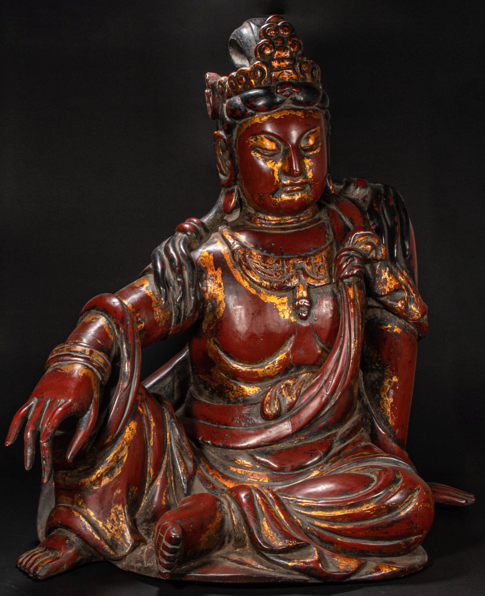 A lacquerware Guanyin statue from the 18th century: Height?85cm, width?75cm