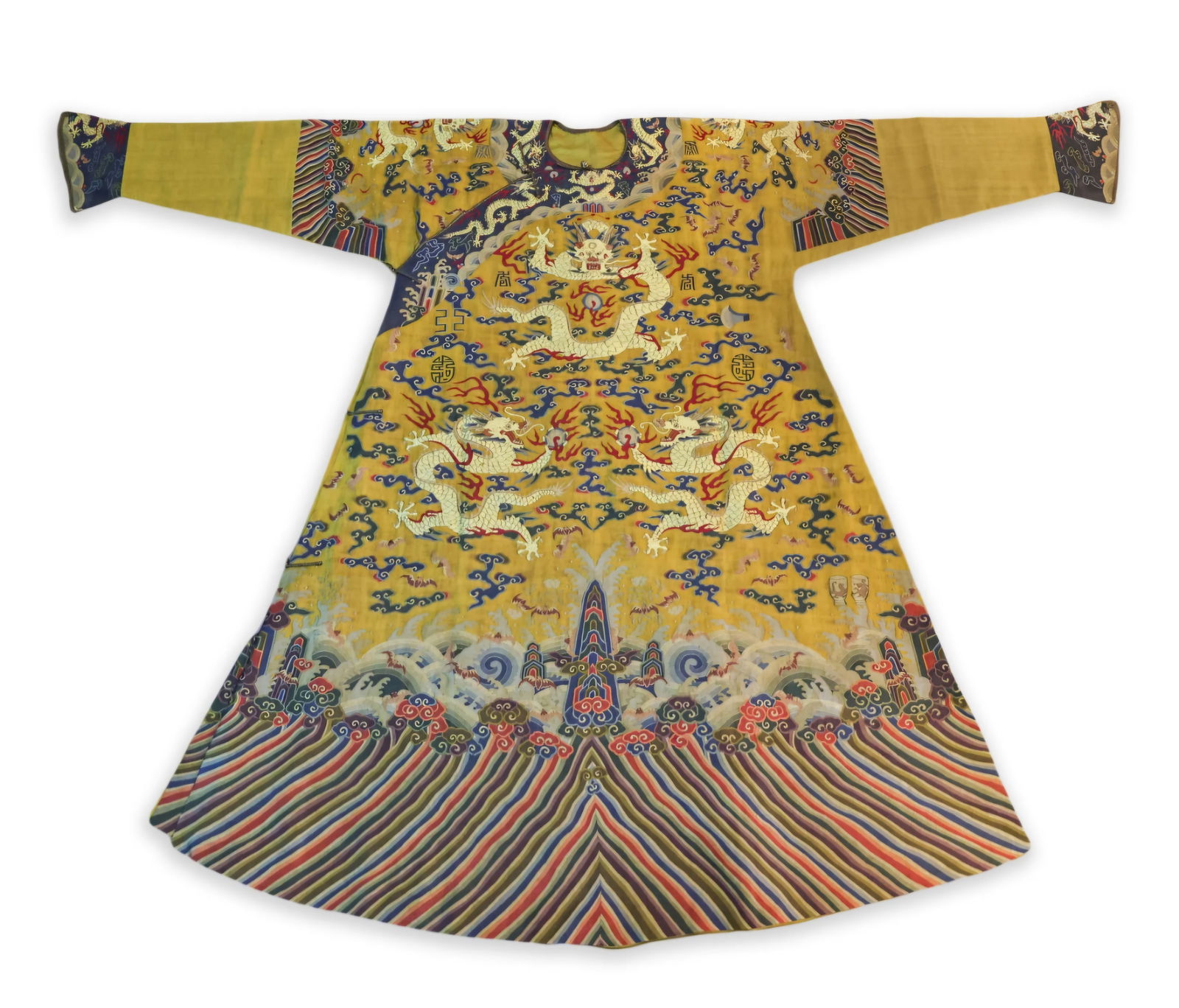 The dragon robe of the 18th century: Height?152cm, width?160cm