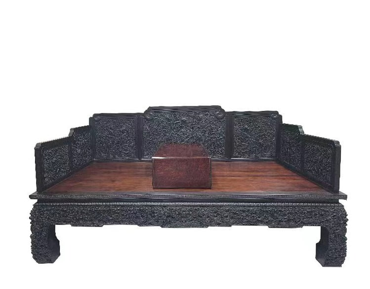 An 18th-century rosewood arhat bed: Height?150cm, width?220cm