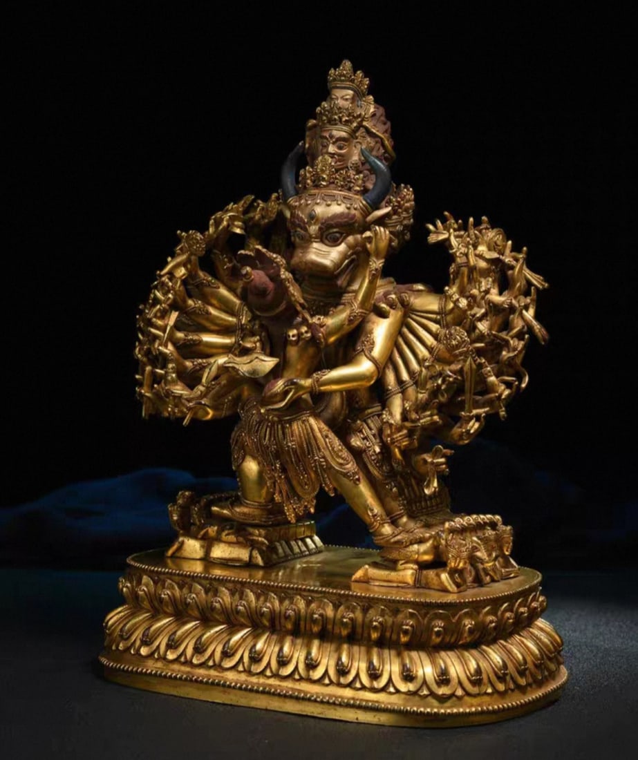 A 15th-century gilded copper Buddha statue: Height?50cm, width?38cm