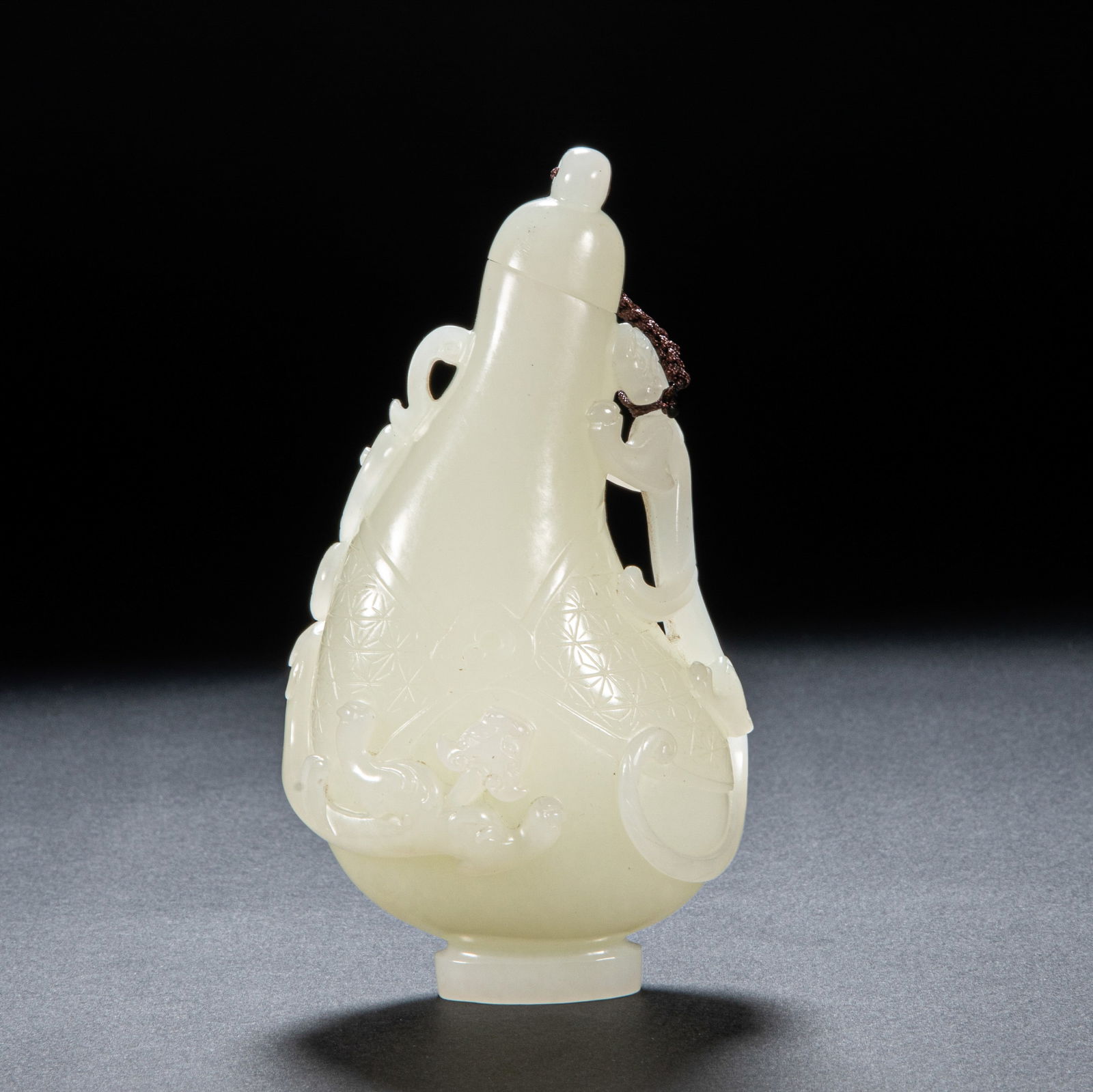 A 18th-century Wada jade snuff pot (1 of 7)