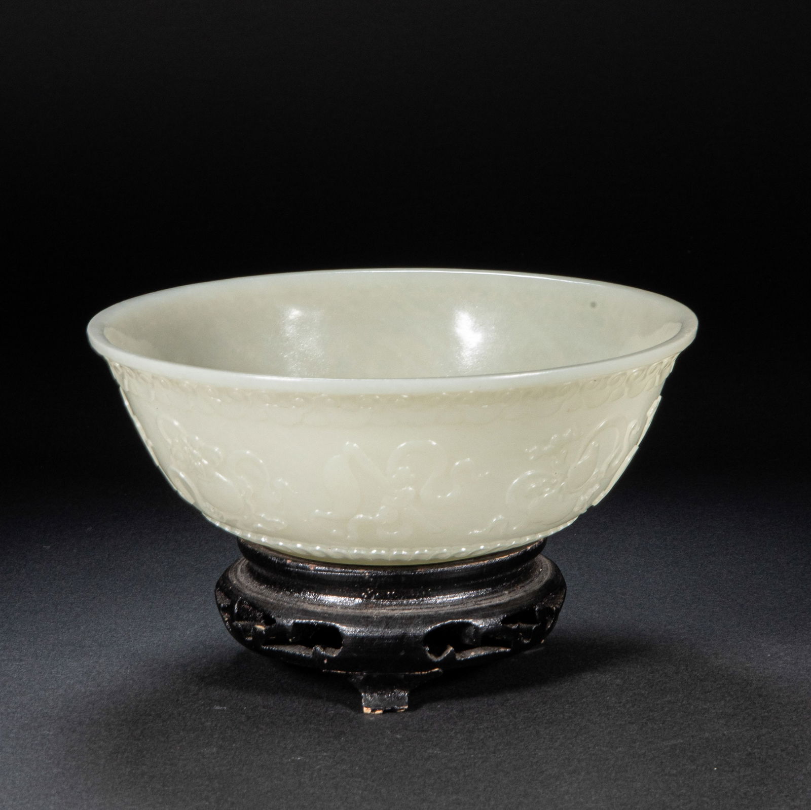 18th-century Hotan jade bowl (1 of 9)