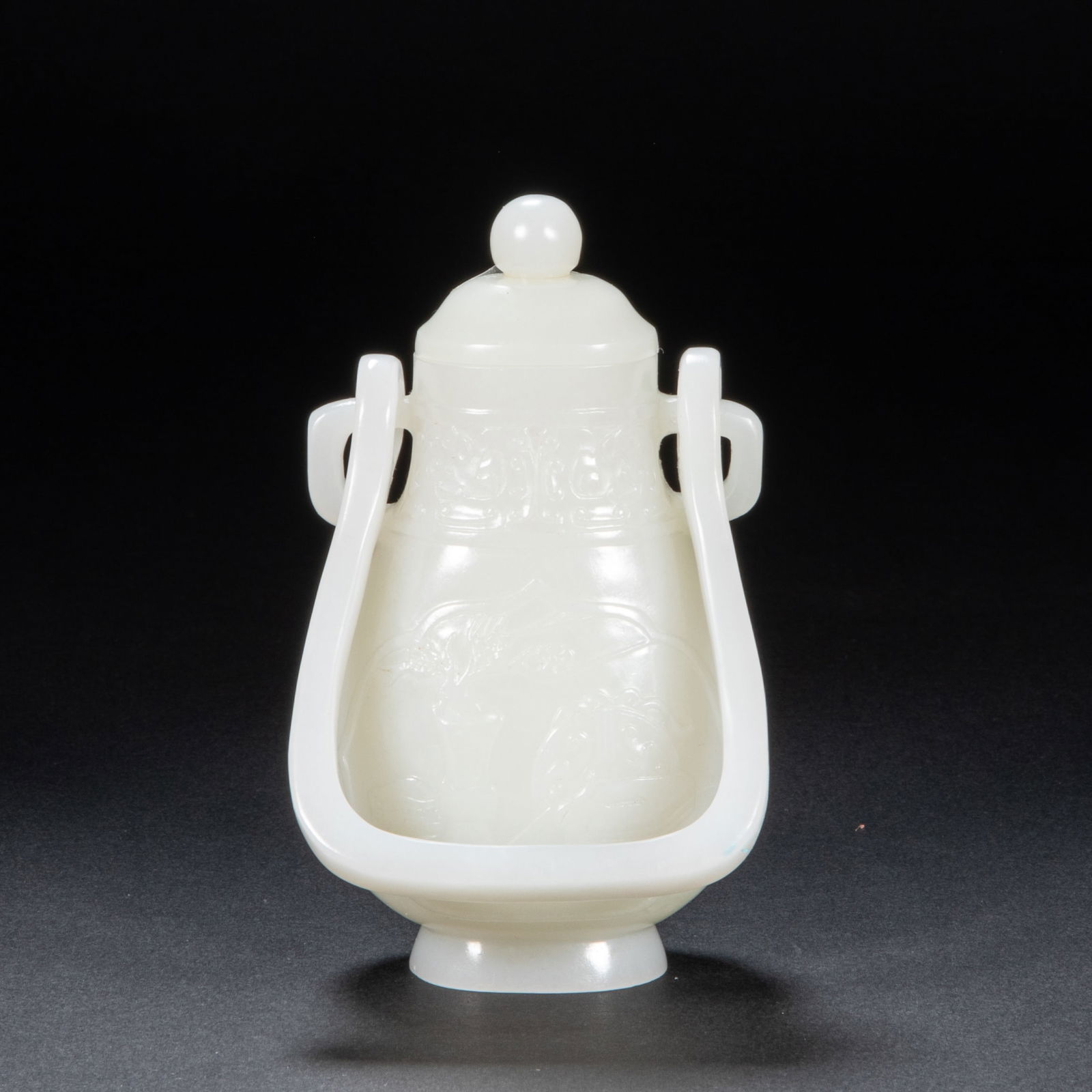 A 18th-century Wada jade teapot with a handle (1 of 7)