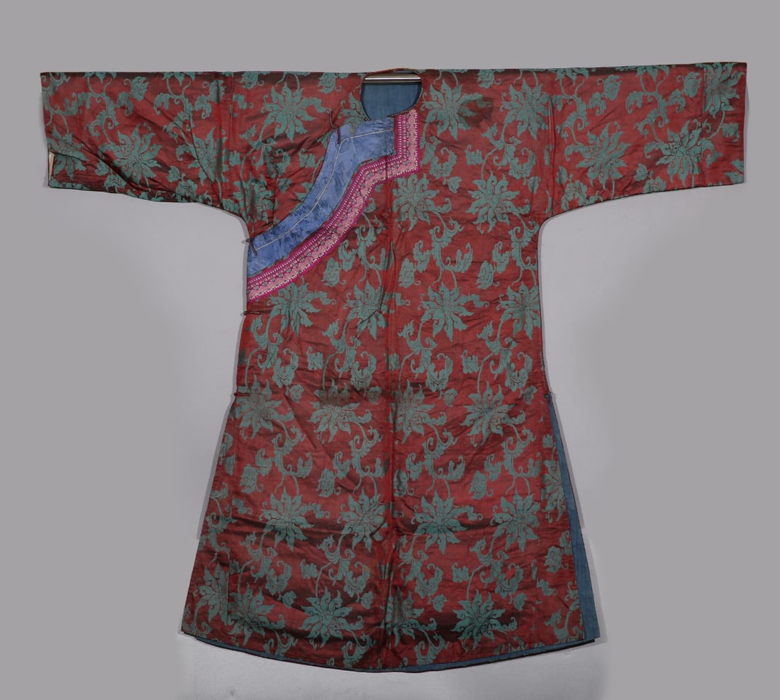 Embroidered cotton robe from the 18th century: Height?127cm, width?150cm