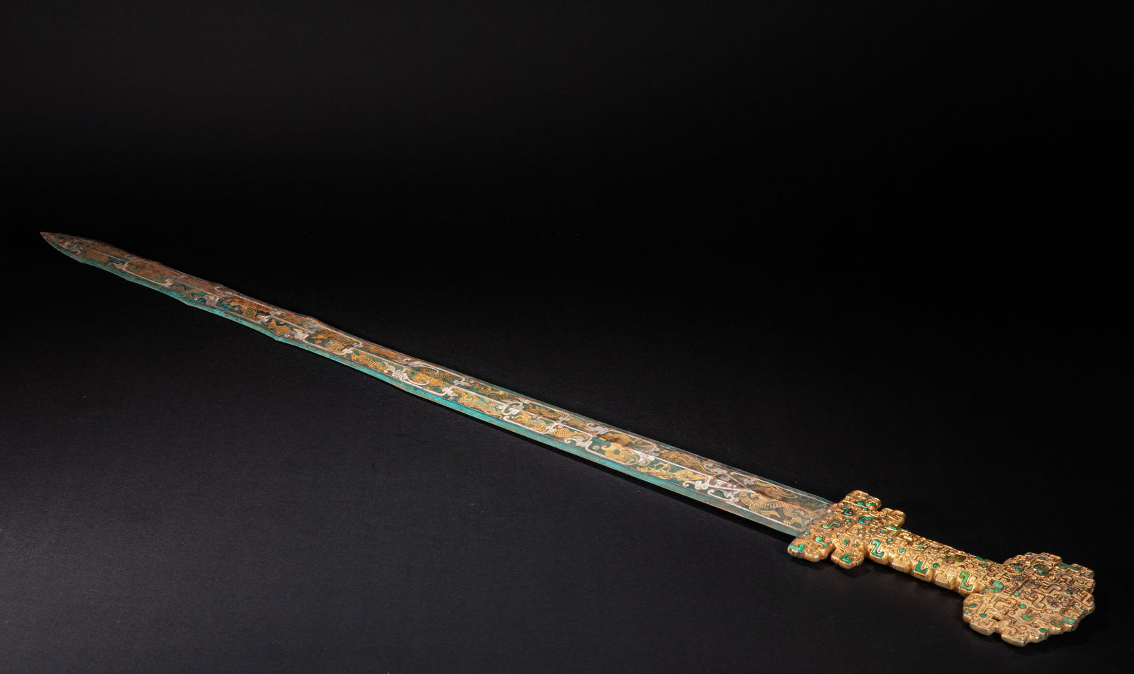 A gilded sword from the 6th century (1 of 10)
