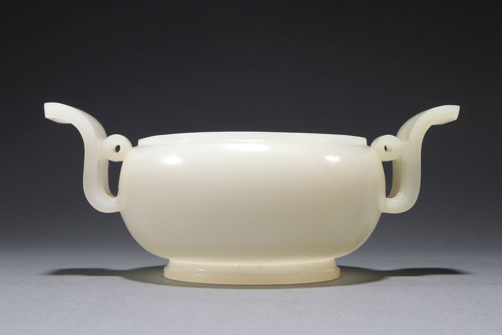 A 18th-century Hetian jade incense burner (1 of 10)