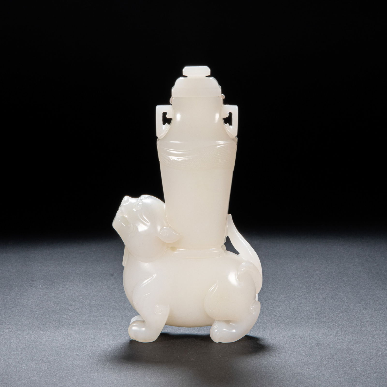 A 18th-century jade bottle from Hotan (1 of 10)