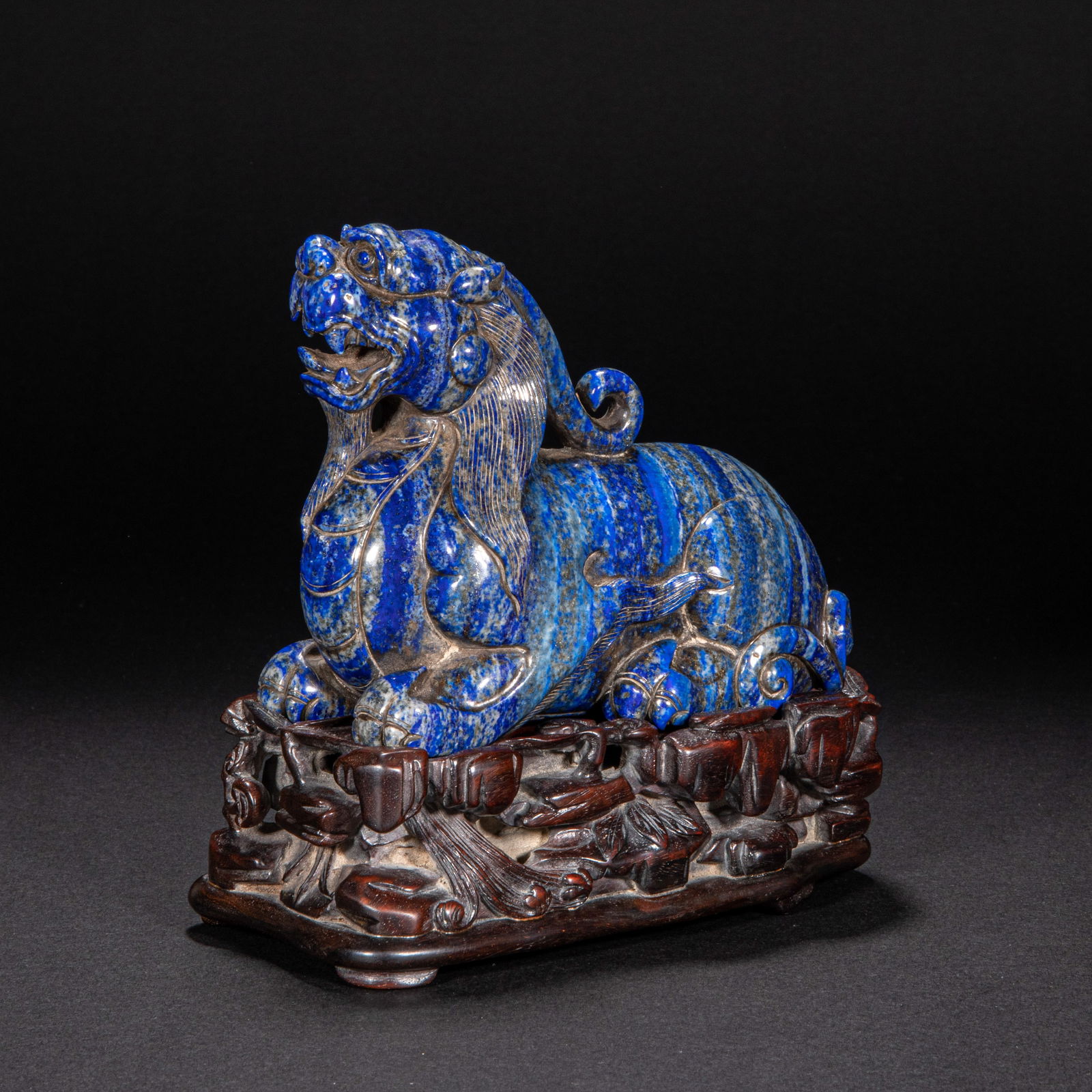 Lapis lazuli beast from the 18th century: Height?40cm, width?40cm