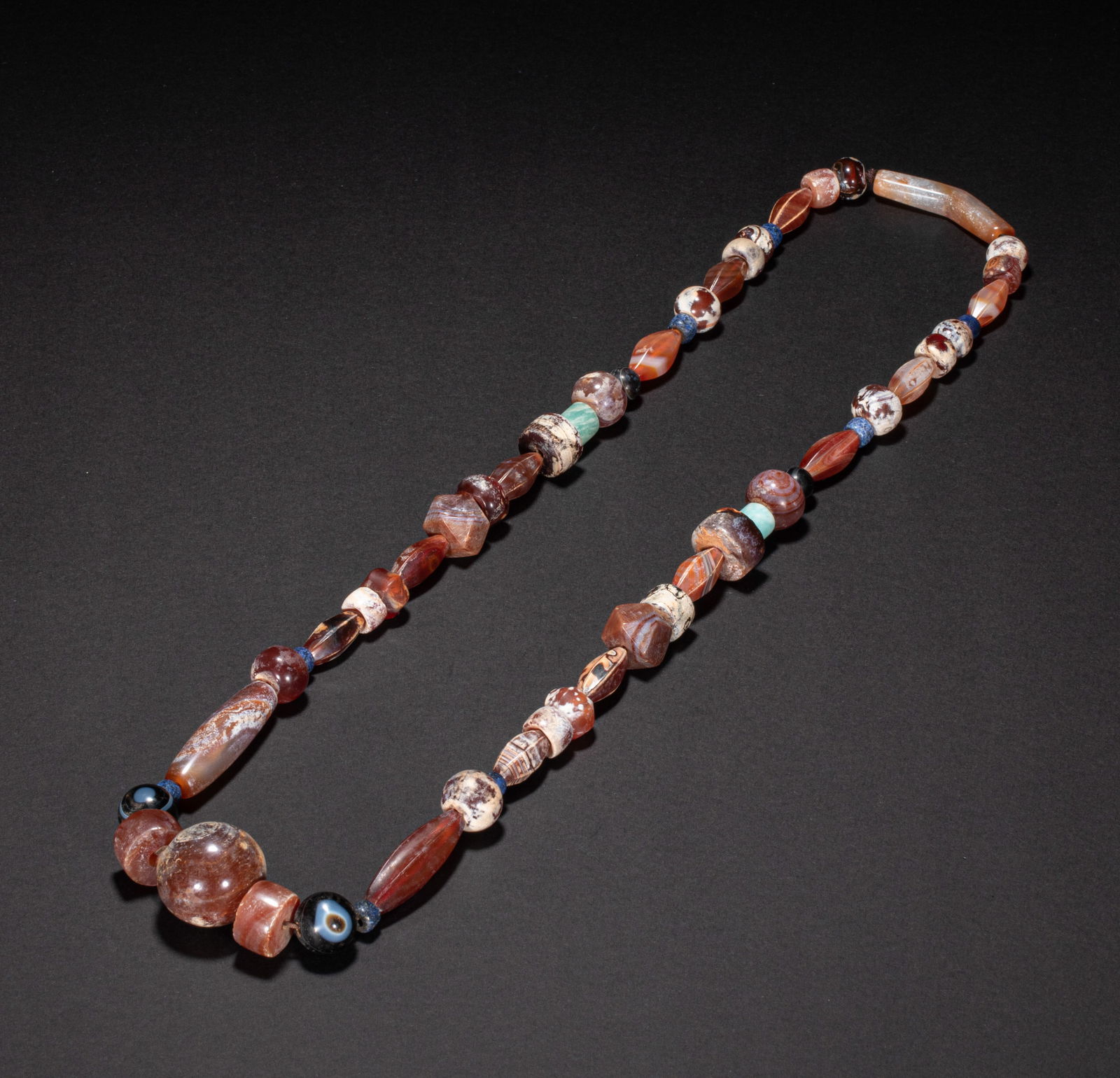 A 10th-century agate necklace (1 of 7)
