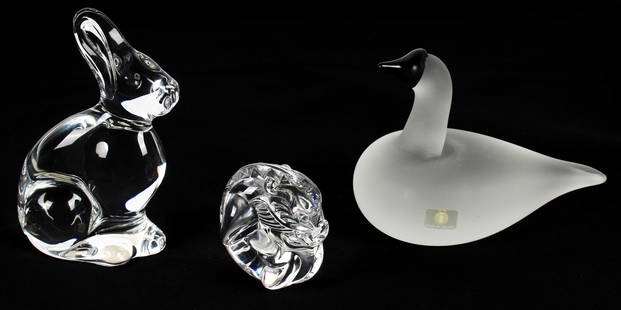 Baccarat Crystal Rabbit, Steuben Crystal Dragon Paperweight, Oiva Toikka Art Glass Snow Goose: Description: A group of three art glass figures to include: an Oiva Toikka for Iittala art glass snow goose figurine, a Baccarat crystal hare or rabbit figure, and a Steuben glass stylized dragon pape