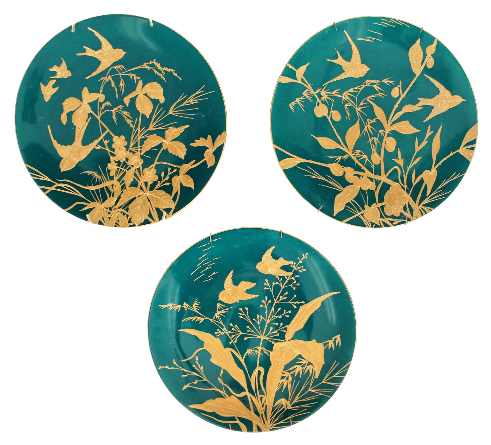 Three English Gilt Painted Cabinet Plates Depicting Birds and Foliage (1 of 7)