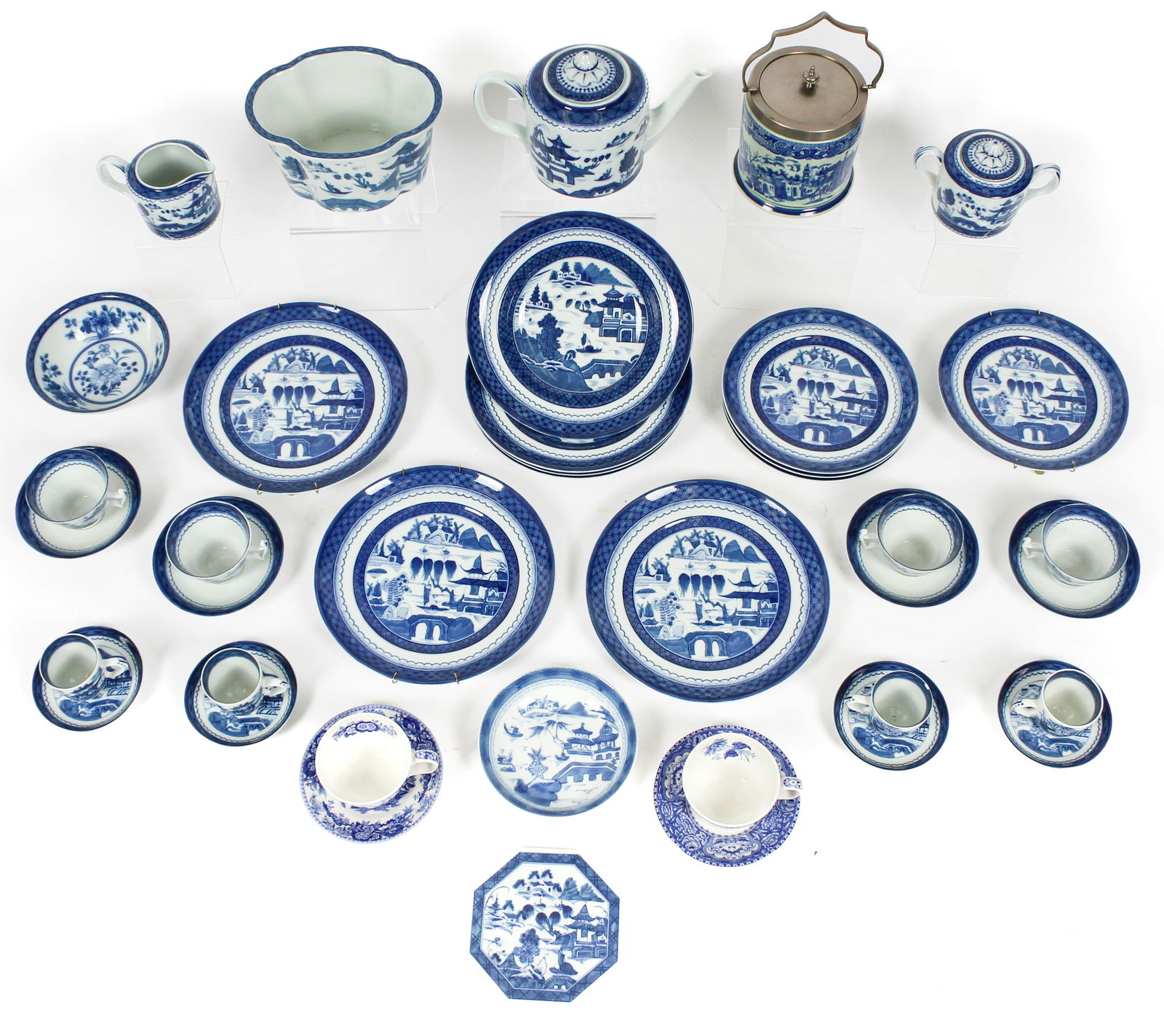 Mottahedeh Vista Alegre Blue Canton Porcelain (1 of 9)